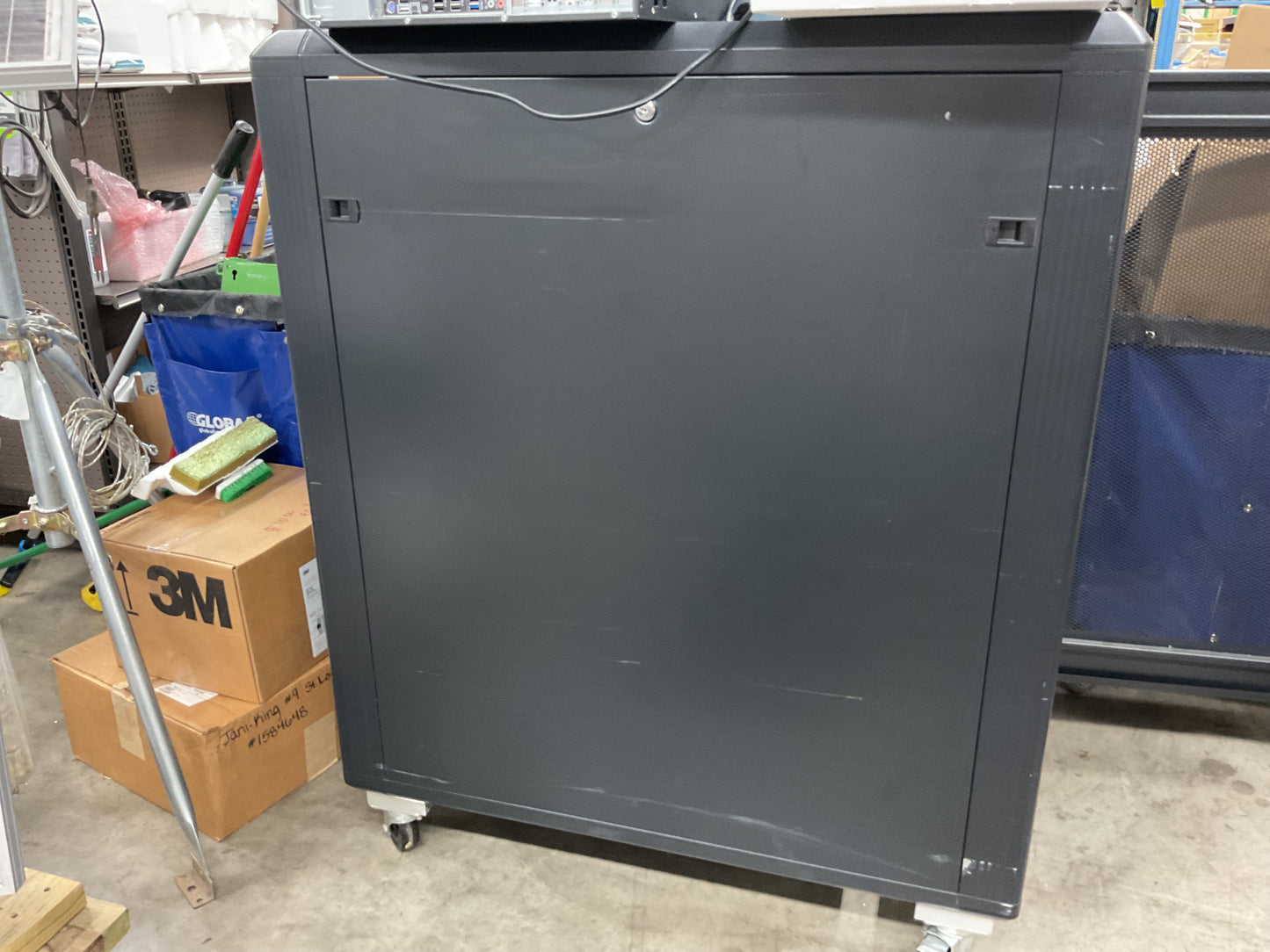 COLFAX INTERNATIONAL SERVER RACK CABINET 22U - PREOWNED
