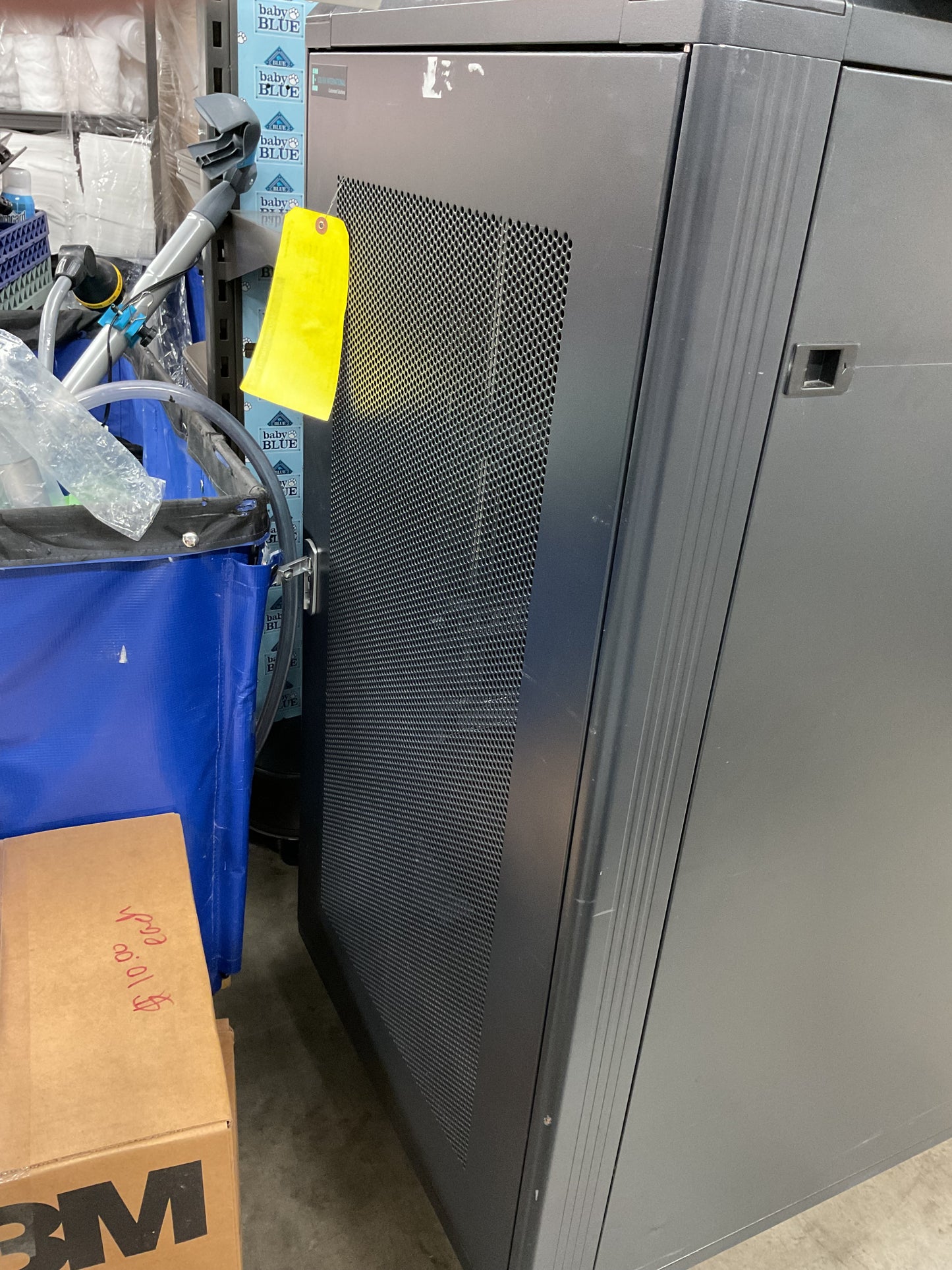 COLFAX INTERNATIONAL SERVER RACK CABINET 22U - PREOWNED
