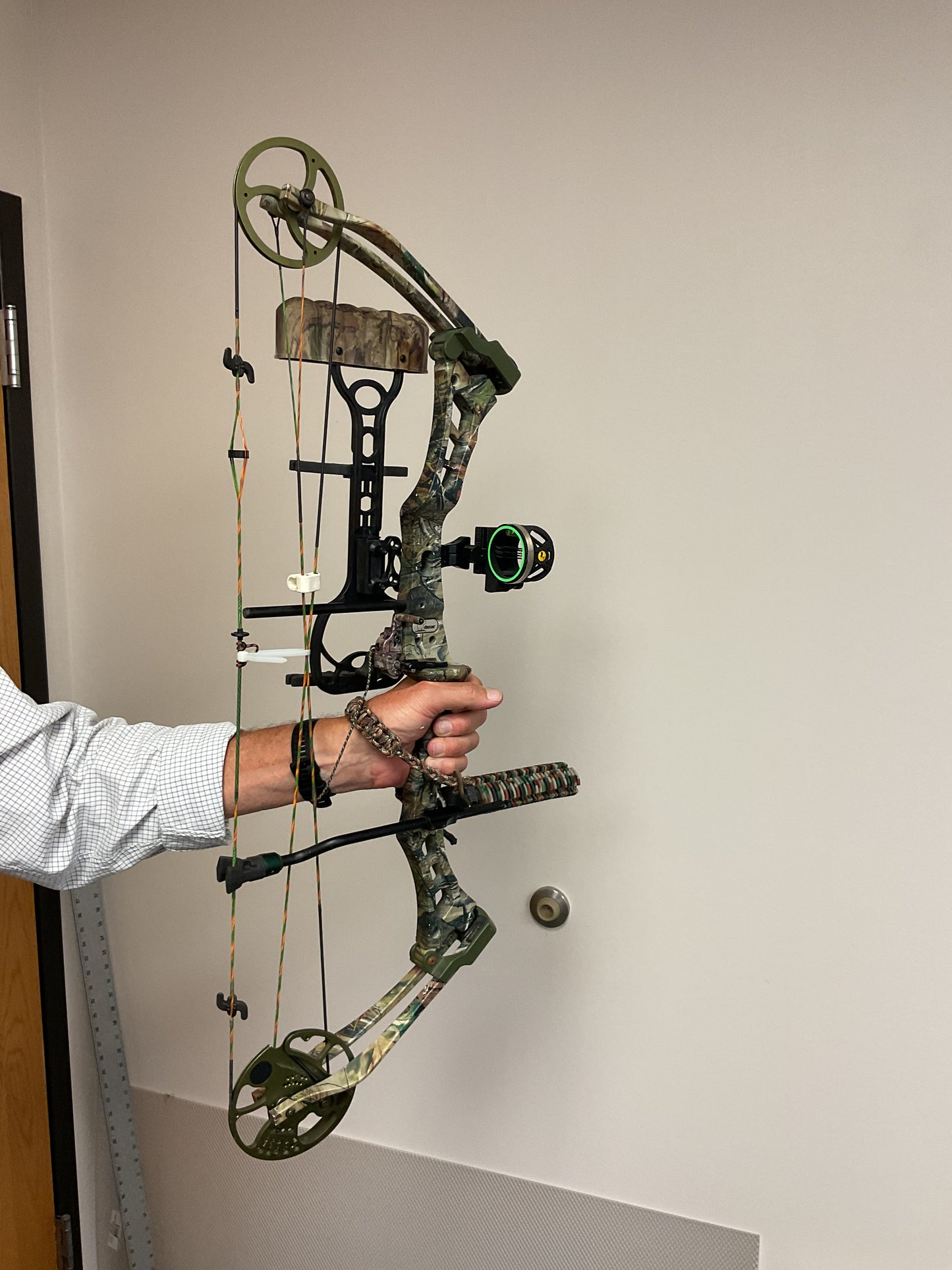 BEAR REALTREE HUNTING BOW W/FULL SETUP - NEW