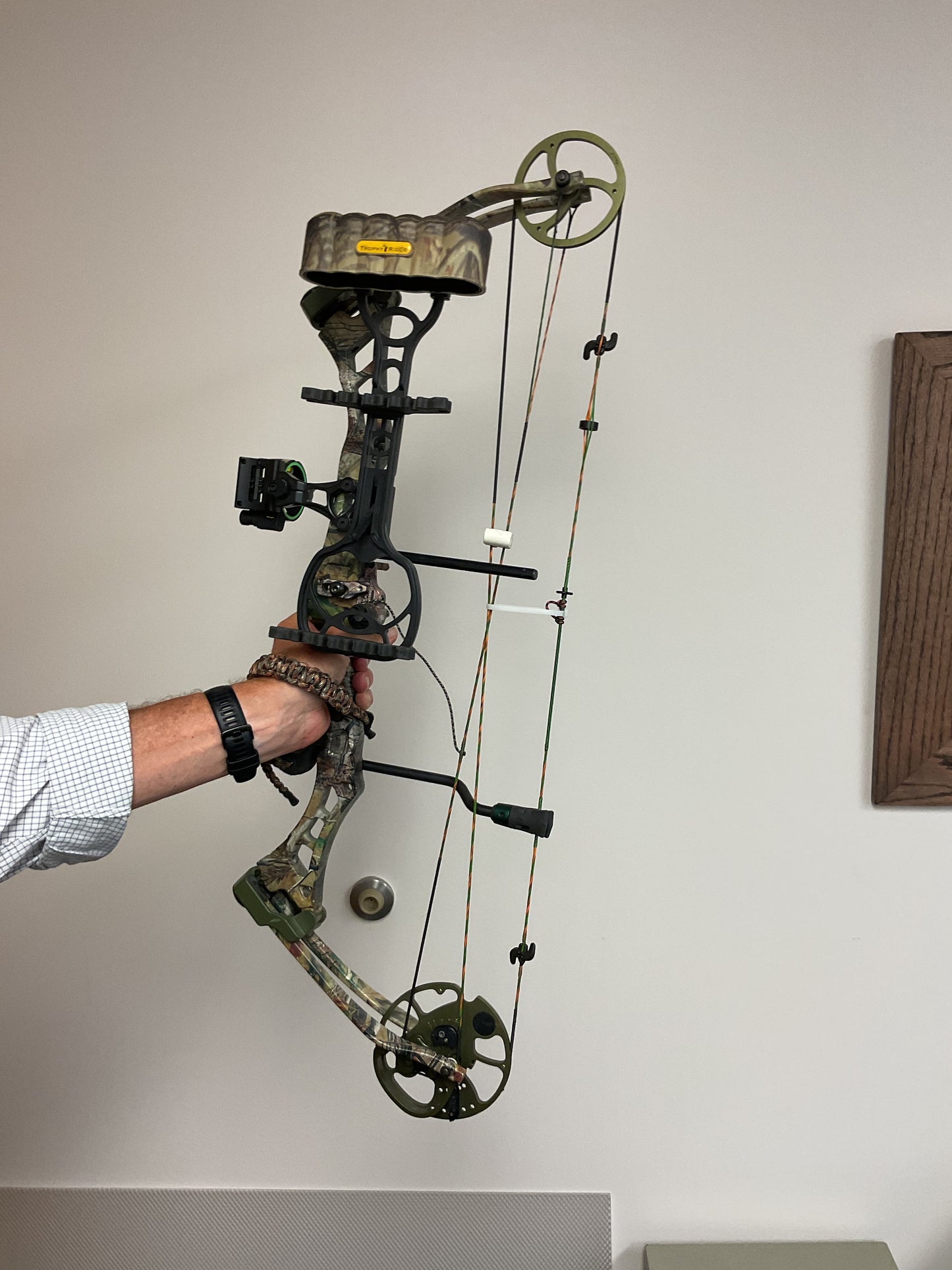 BEAR REALTREE HUNTING BOW W/FULL SETUP - NEW