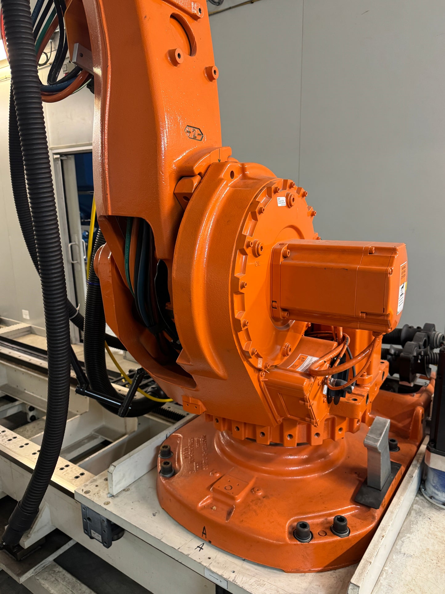 ABB LASER WELDING ROBOT SYSTEM IRB-6600-M-2004 + IPG LASER YLS-15000 -