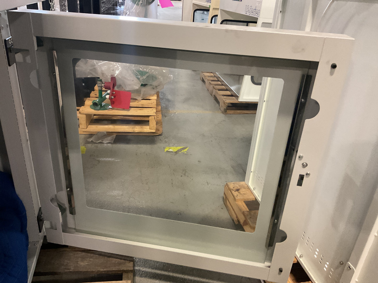 BINDER VACUUM OVEN VDL-115 -PREOWNED DAMAGED