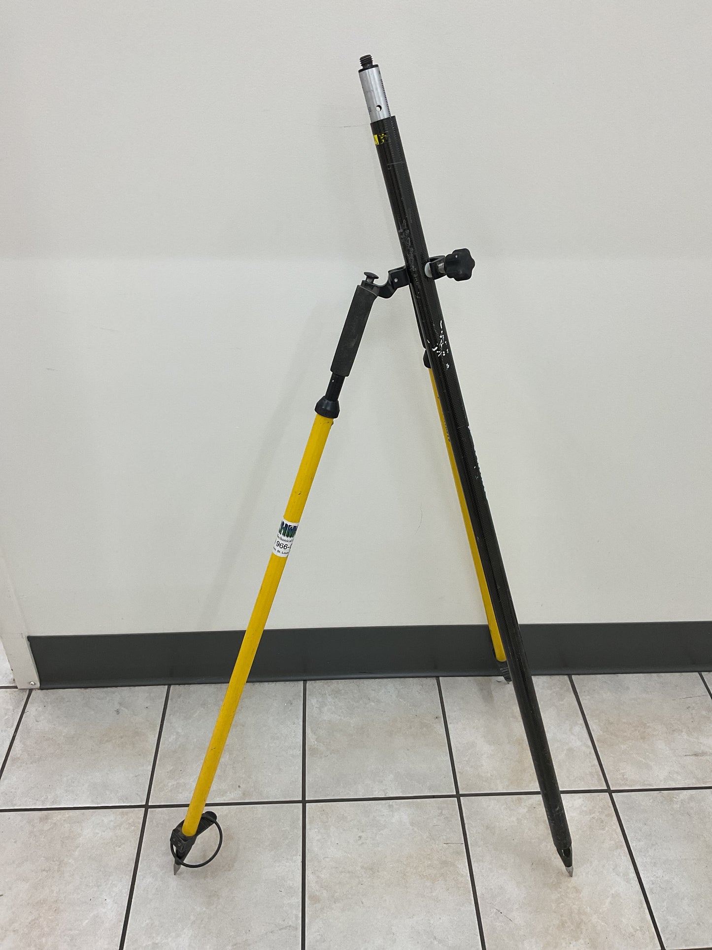 TRIMBLE SEILER TRIPOD FOR DIGITAL POSITIONING SYSTEMS TABLET - PREOWNED