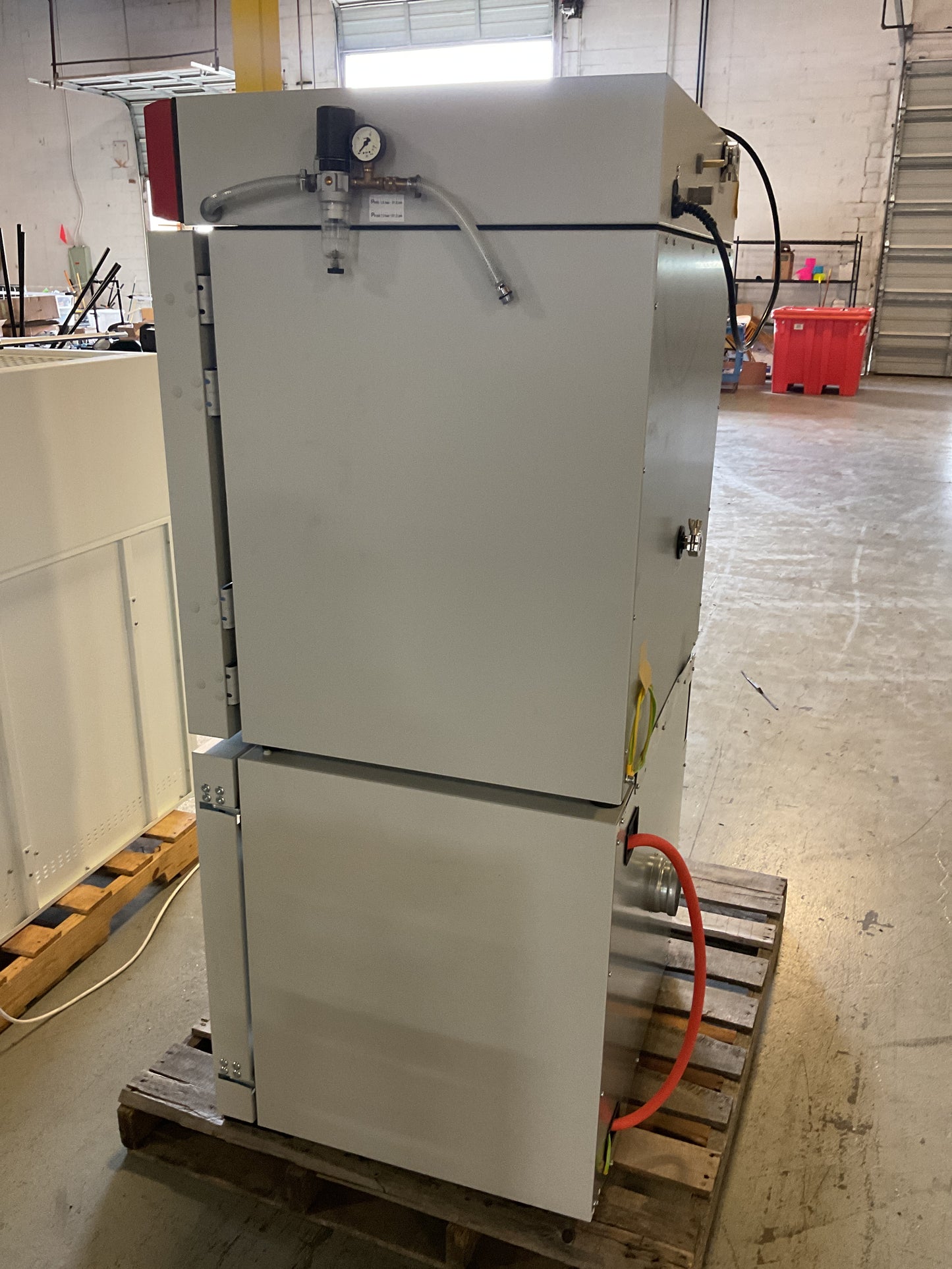 BINDER VACUUM OVEN VDL-115 -PREOWNED DAMAGED