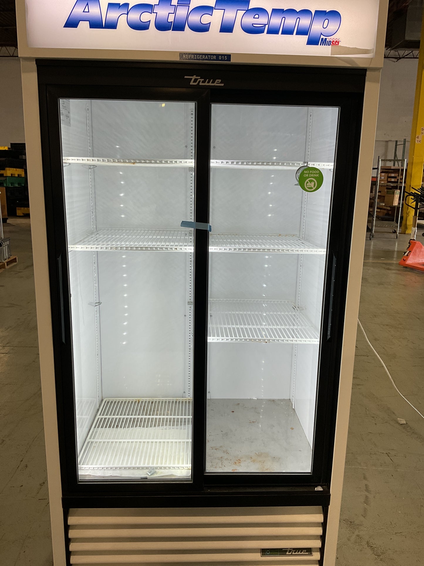 TRUE ARCTICTEMP CHEMICAL REFRIGERATOR GDM-33-HC-LD-WHT - PREOWNED