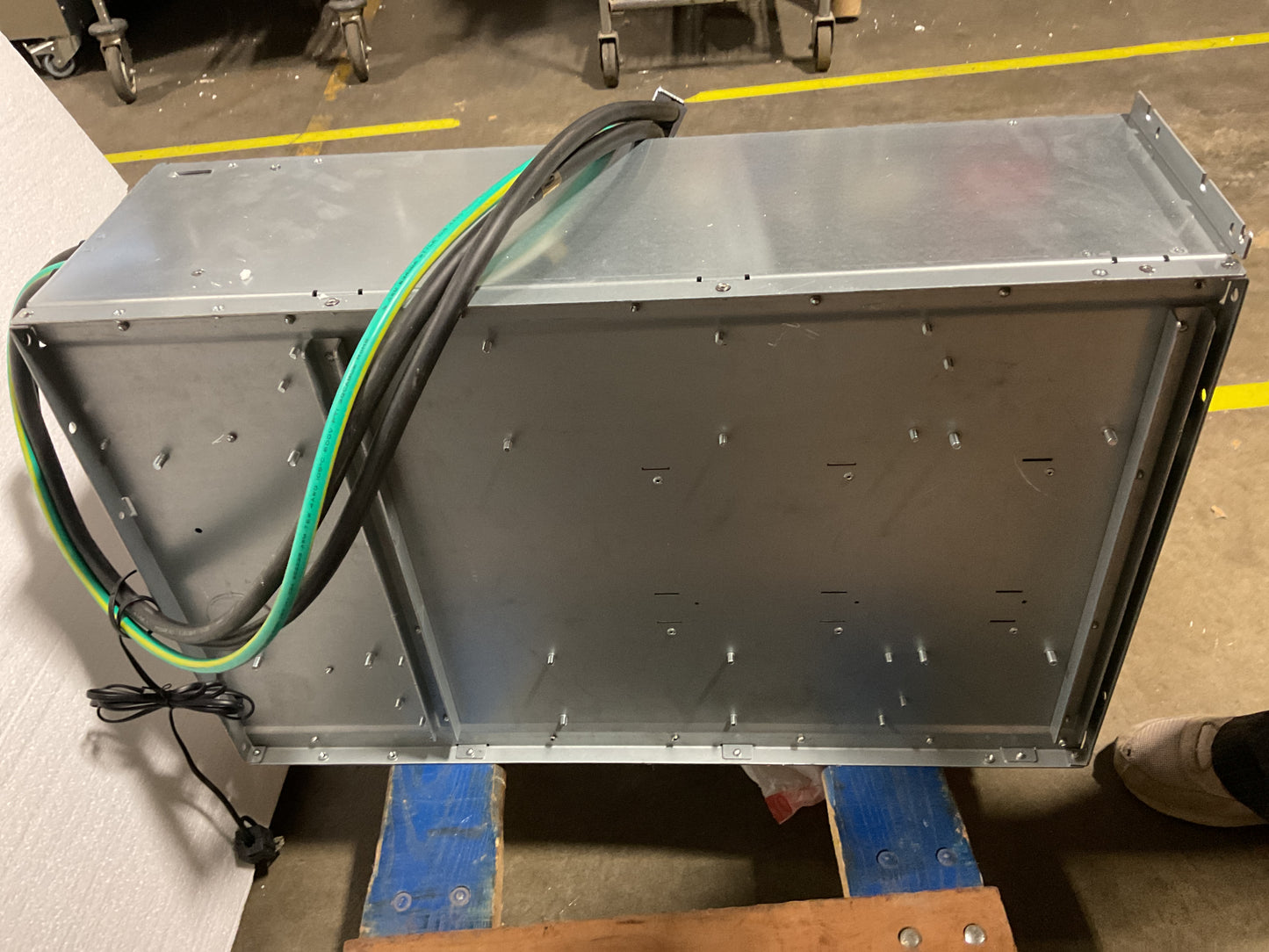 APC SYMMETRA LX 3-BATTERY UPS SYBFXR3RM- FOR PARTS