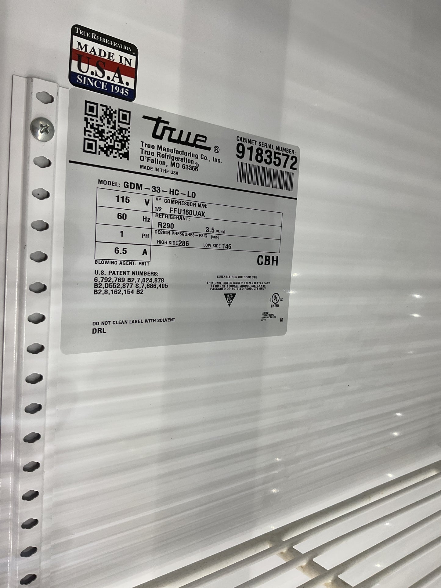 TRUE ARCTICTEMP CHEMICAL REFRIGERATOR GDM-33-HC-LD-WHT - PREOWNED