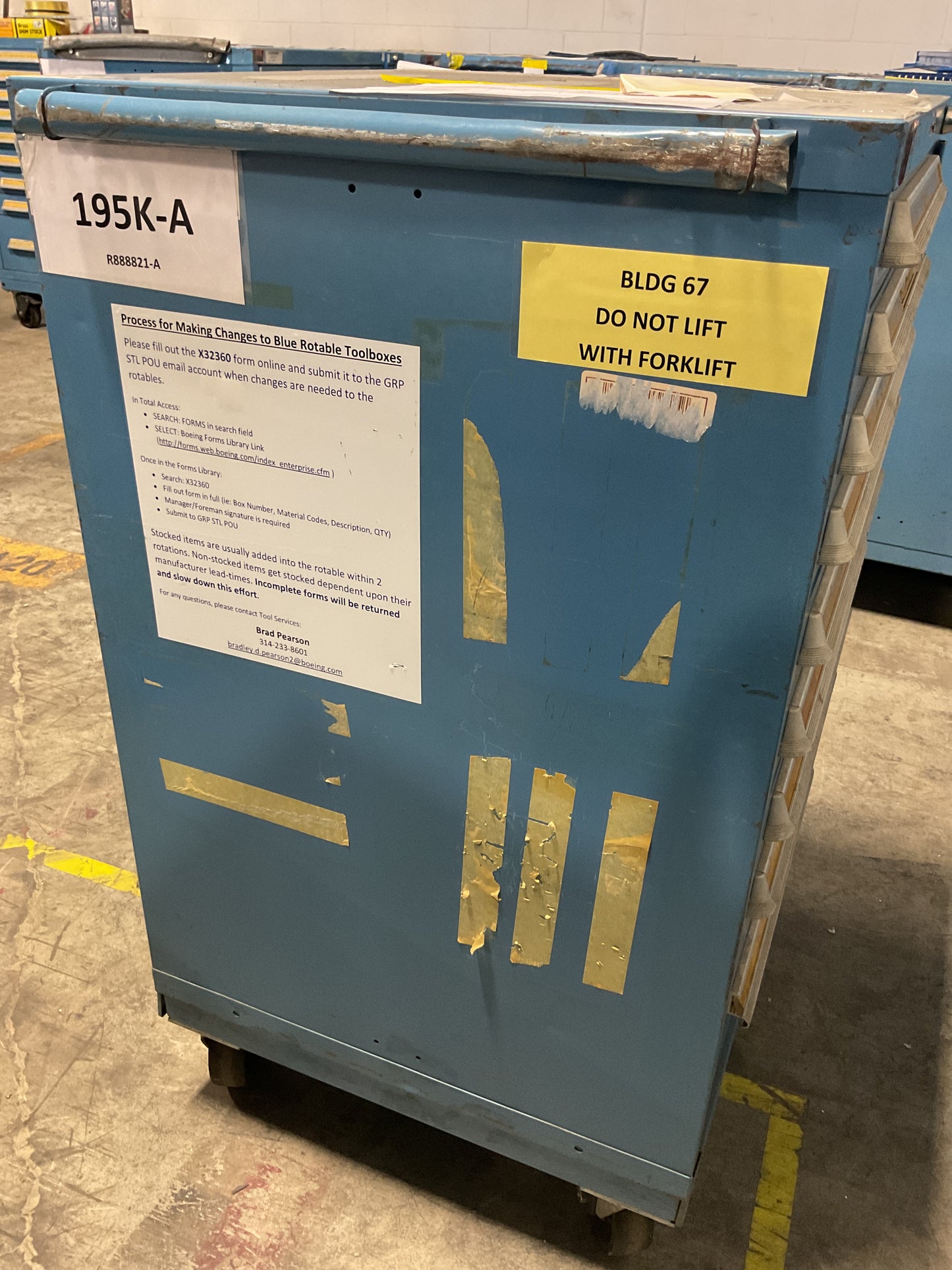 LYON WHEELED STORAGE CABINET TOOL BOX 9-DRAWER 30 X 28 X 52 STEEL BLUE USED 21