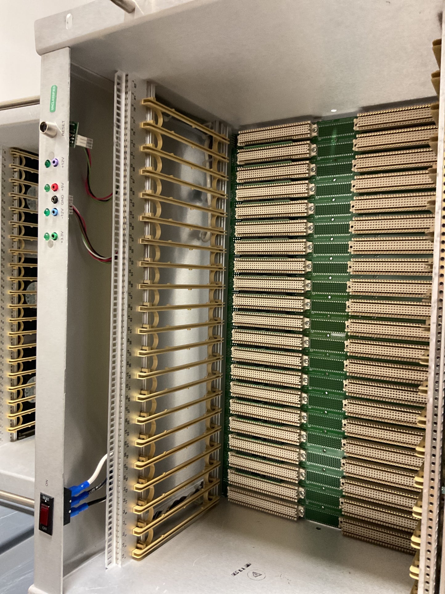 DAWN VME PRODUCTS CHASSIS RACK + CNC MOTHERBOARD CIRCUIT BOARD 11-1010638-NA41 -PREOWNED