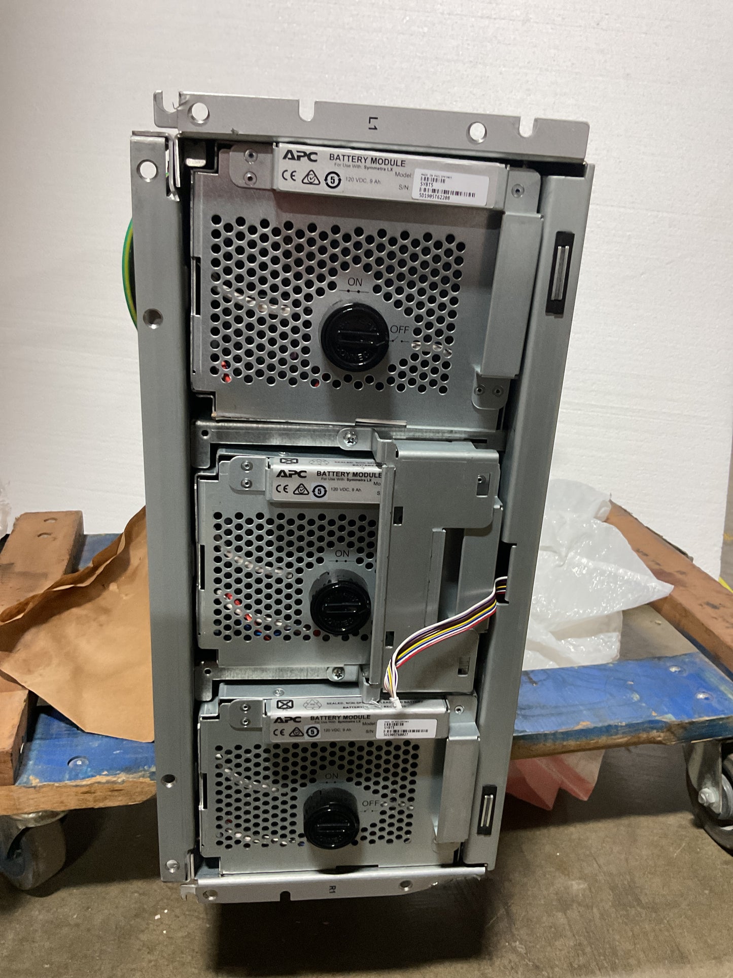 APC SYMMETRA LX 3-BATTERY UPS SYBFXR3RM- FOR PARTS
