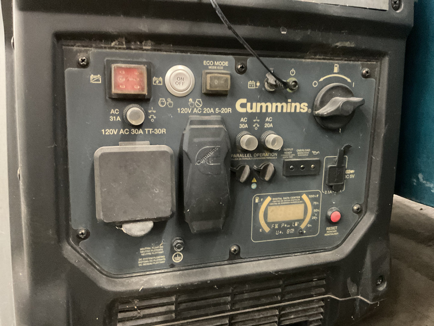 CUMMINS DIGITAL INVERTER GENERATOR P4500I REMOTE START -PREOWNED