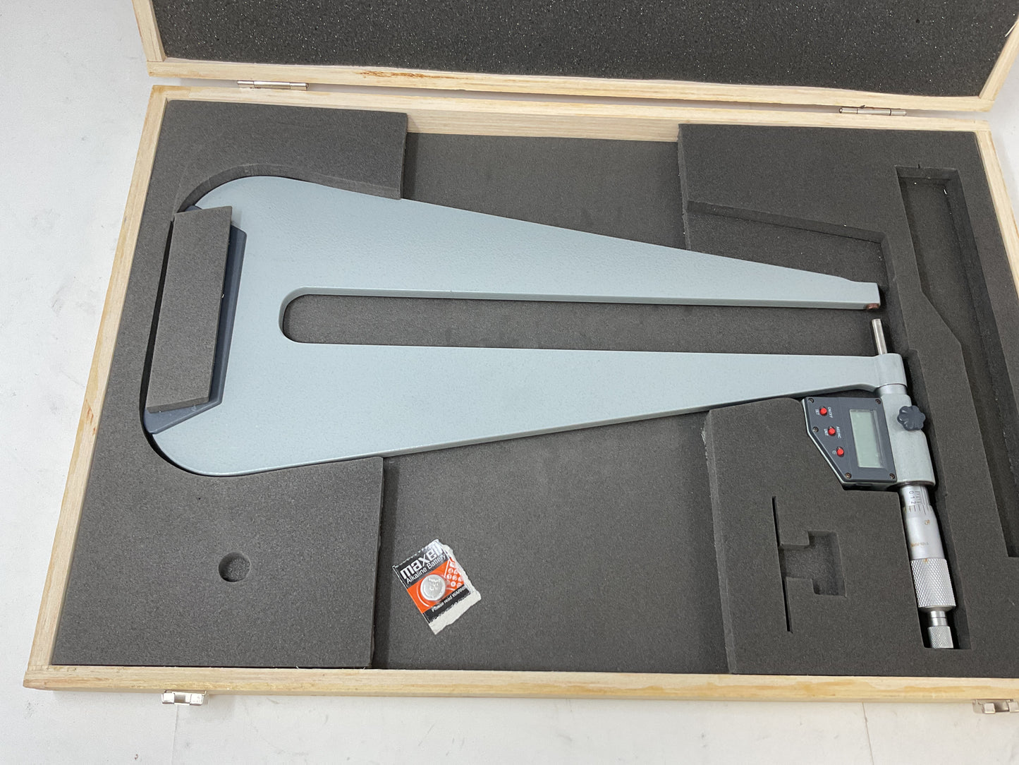 SPI ELECTRIC MICROMETER 0-1" CAP 12"THROAT 13-822-2 - NEW