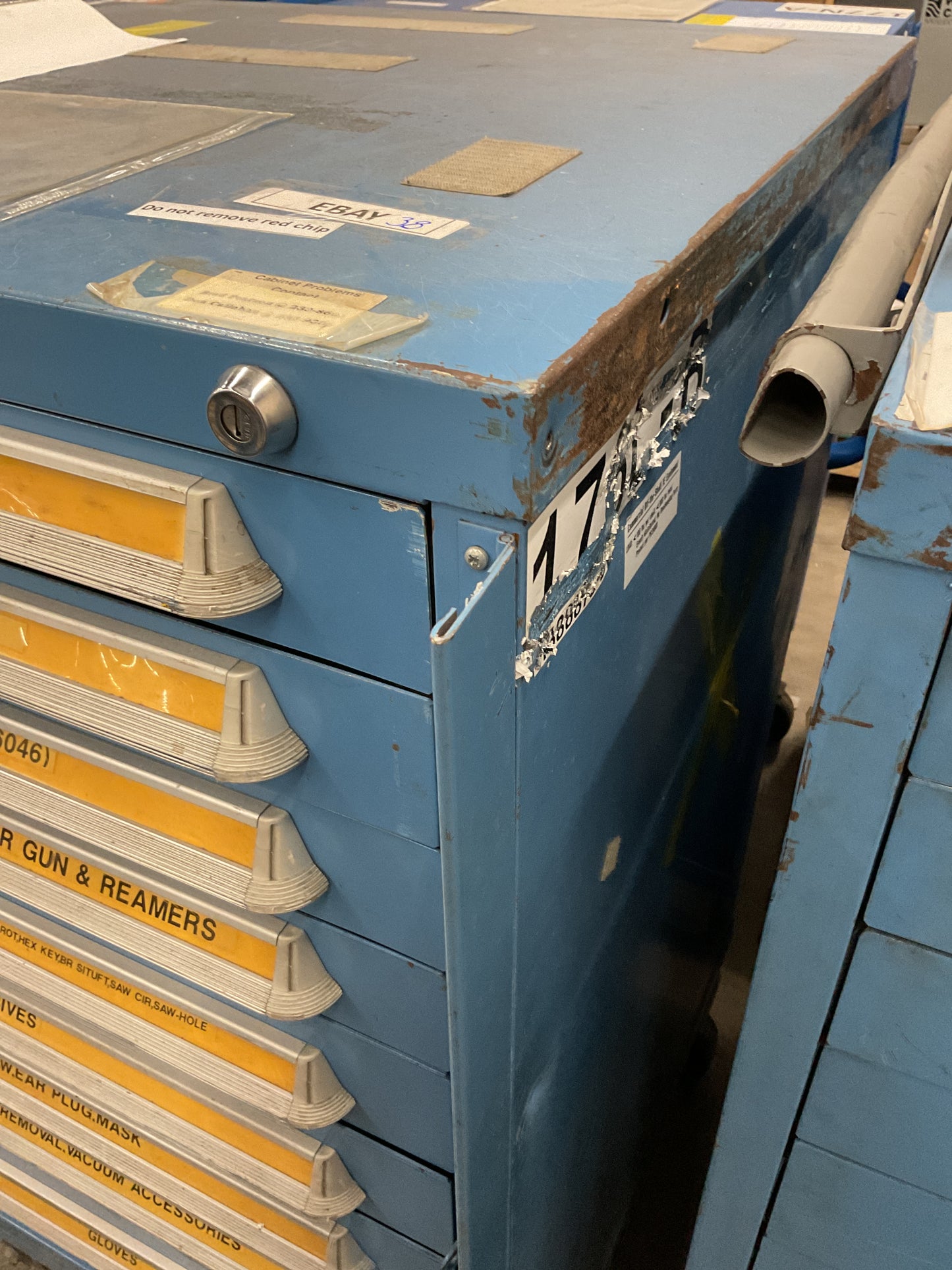 LYON WHEELED STORAGE CABINET TOOL BOX 9-DRAWER 30 X 28 X 52 STEEL BLUE USED #38