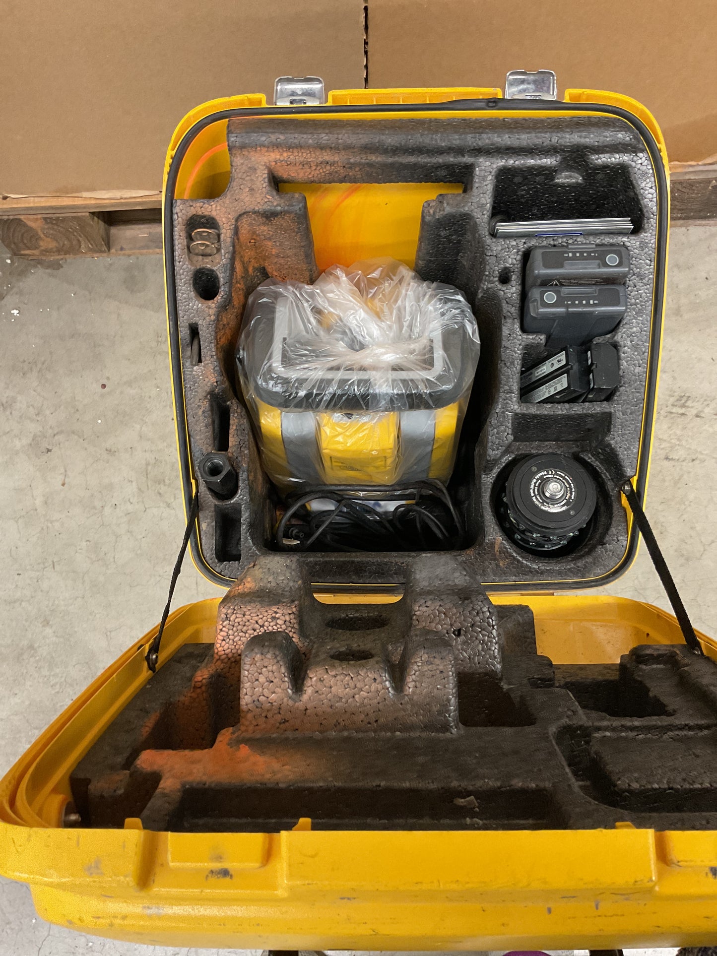 TRIMBLE RTS SERIES RTS873 ADVANCED ROBOT TOTAL STATION -PREOWNED