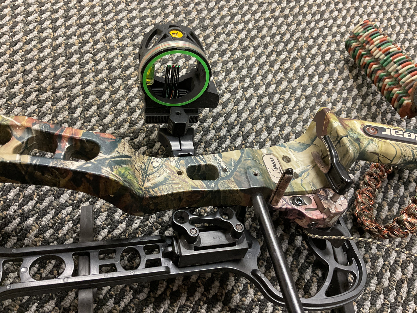 BEAR REALTREE HUNTING BOW W/FULL SETUP - NEW