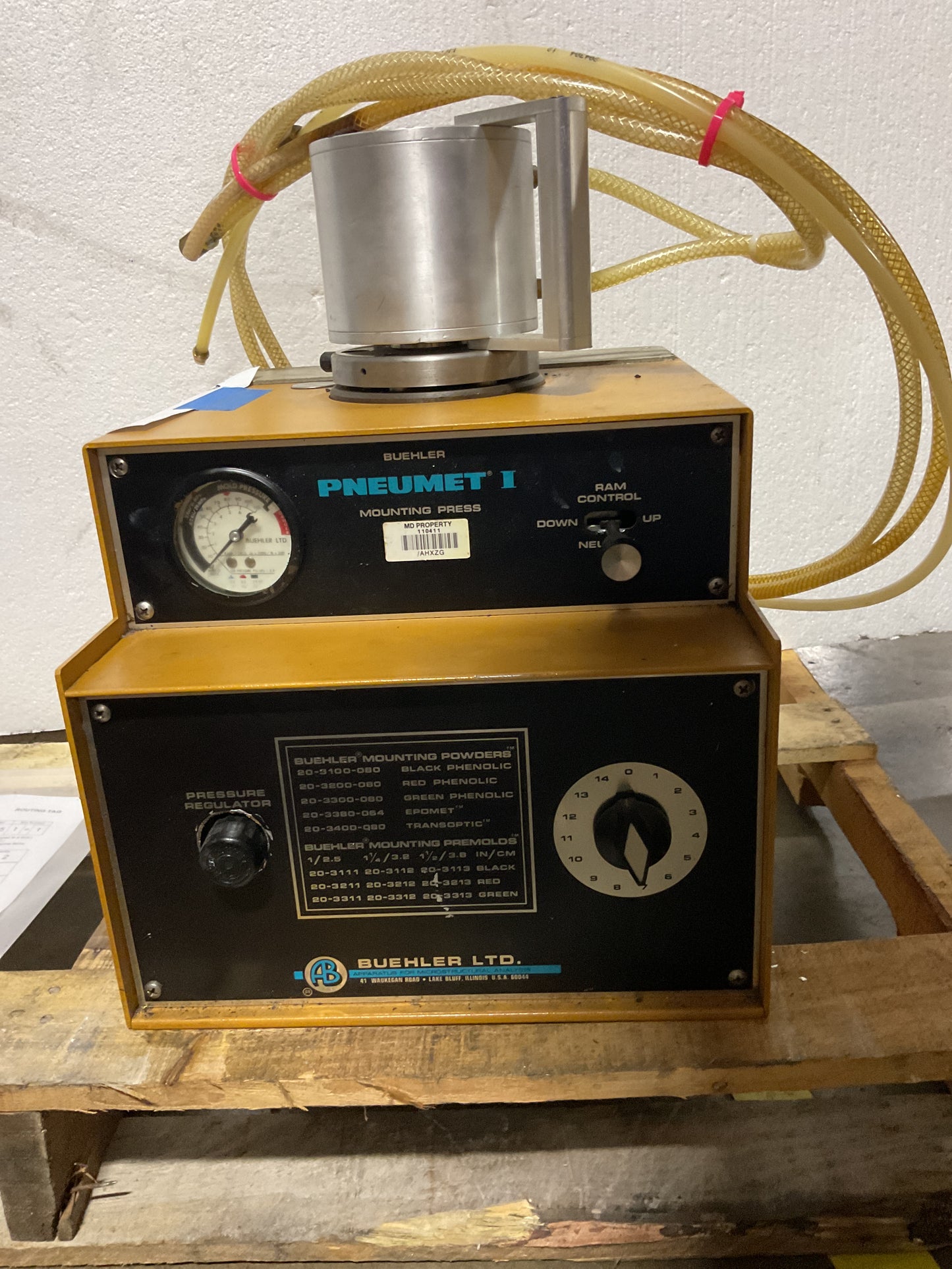 VINTAGE BUEHLER PNEUMET 1 PUCK MOUNTING PRESS 20-1390-115 - PREOWNED
