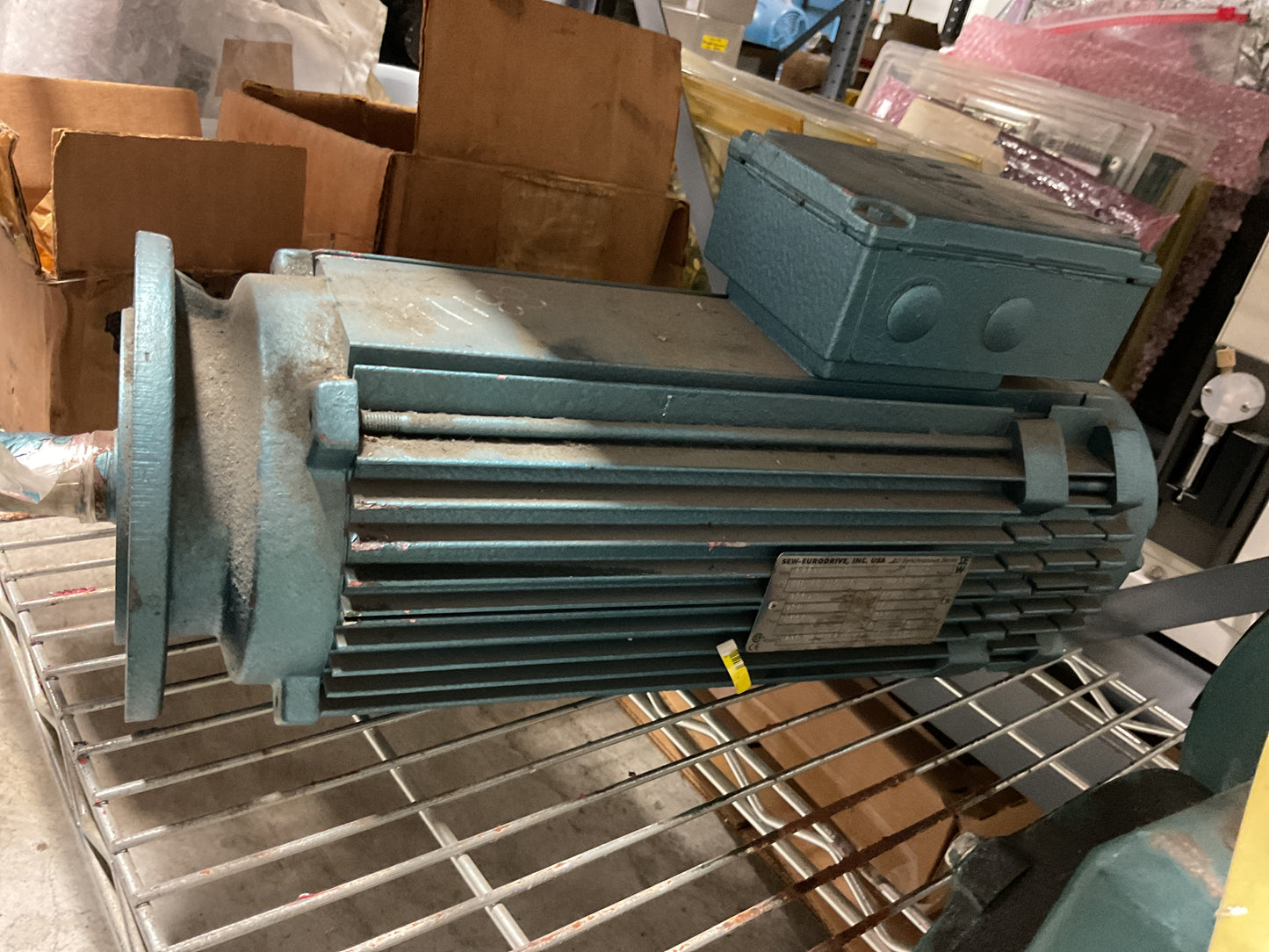 SEW EURODRIVE SERVO MOTOR DFY901BNRJN 3000RPM - PREOWNED