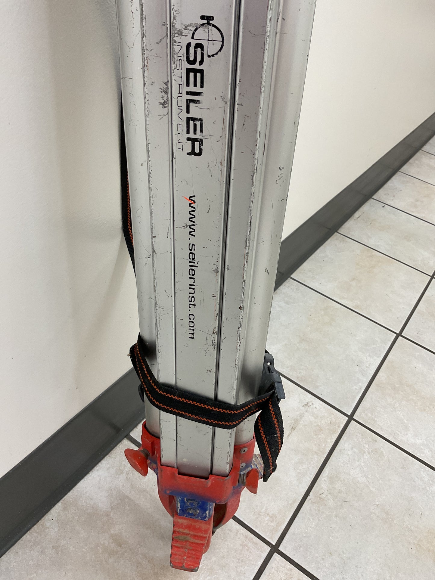 SEILER ADJUSTABLE SURVEYER TRIPOD ALUMINUM -PREOWNED