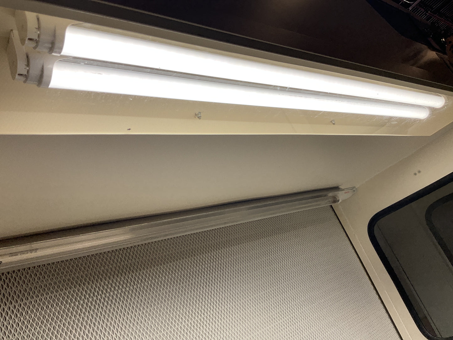 AIR SCIENCE LF SERIES LAMINAR FLOW HOOD HLF-48 #14 -PREOWNED