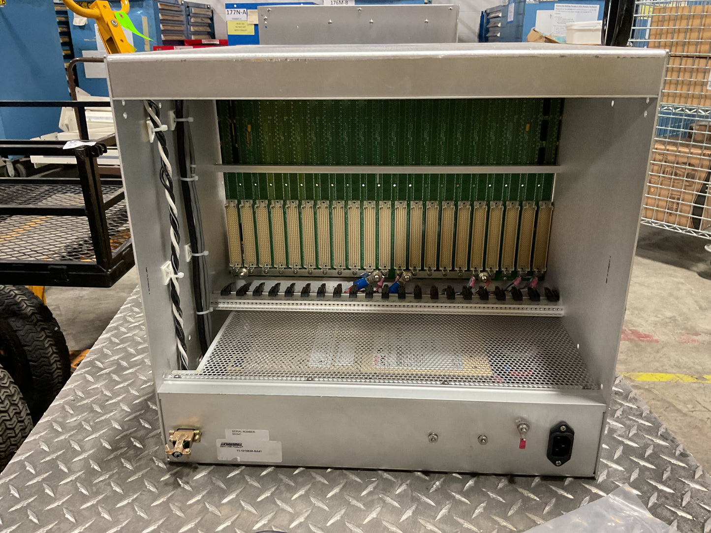 DAWN VME PRODUCTS CHASSIS RACK + CNC MOTHERBOARD CIRCUIT BOARD 11-1010638-NA41 -PREOWNED