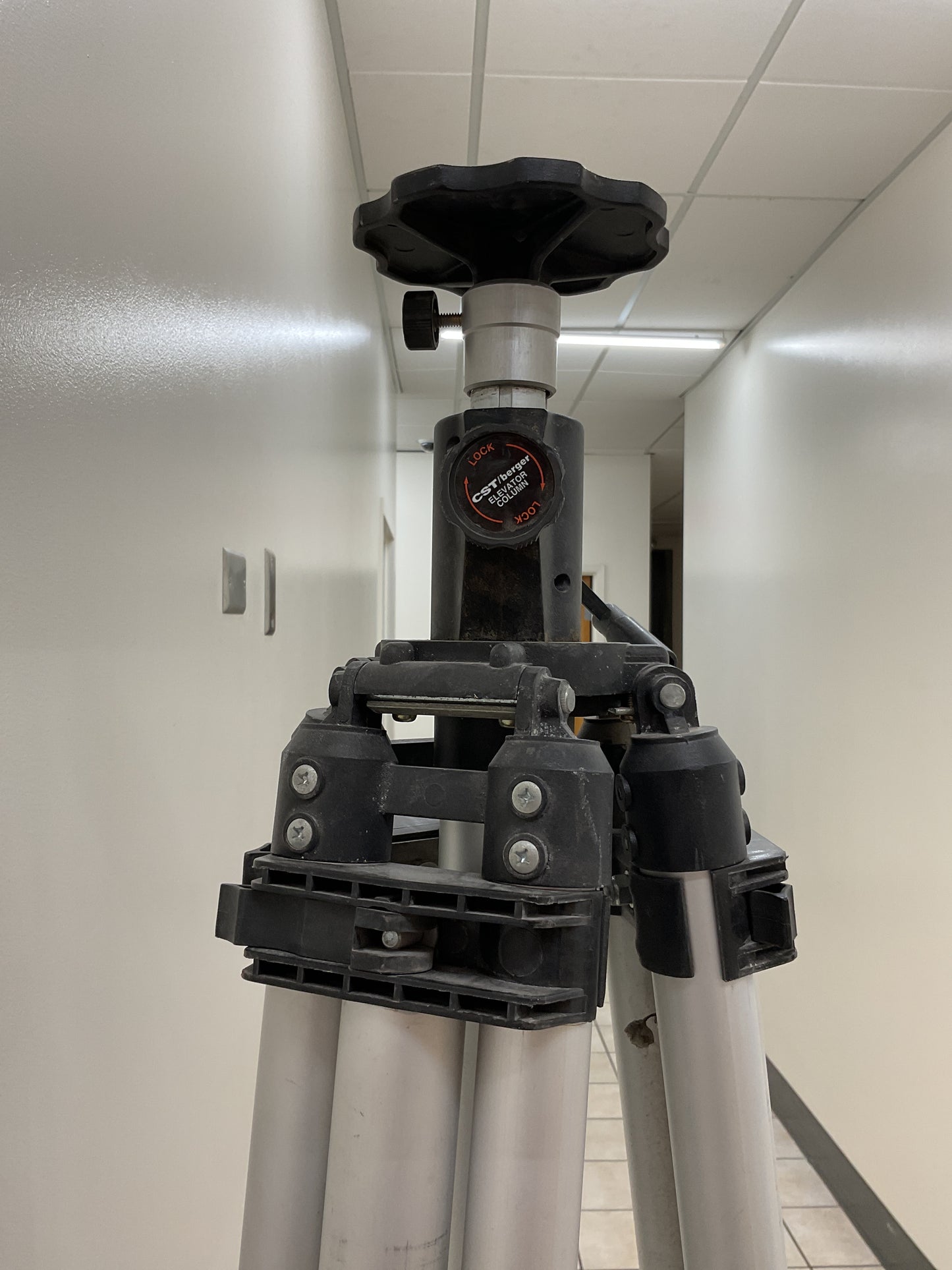 CST BERGER ELEVATOR COLUMN TRIPOD - PREOWNED