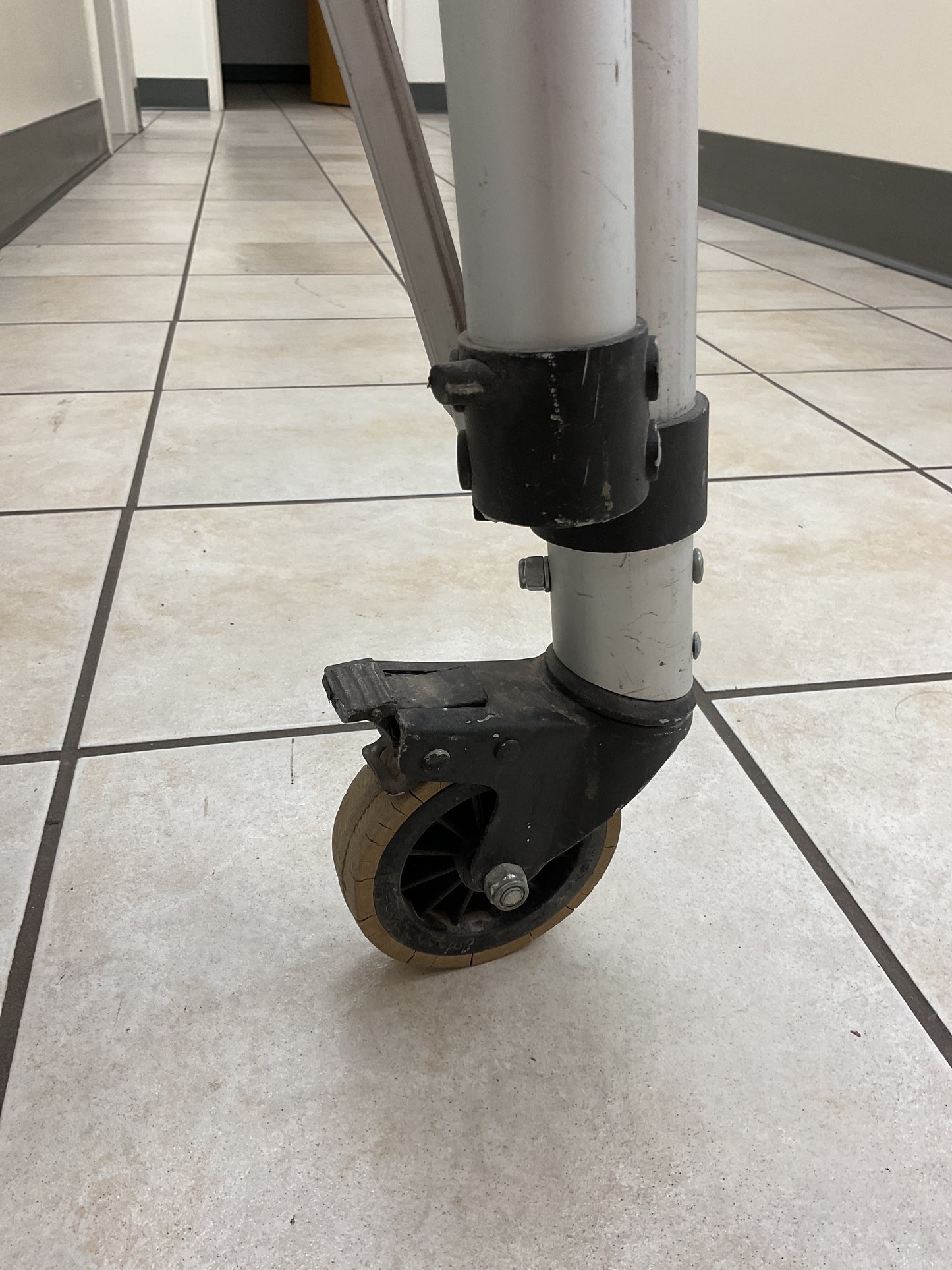 CST BERGER ELEVATOR COLUMN TRIPOD - PREOWNED