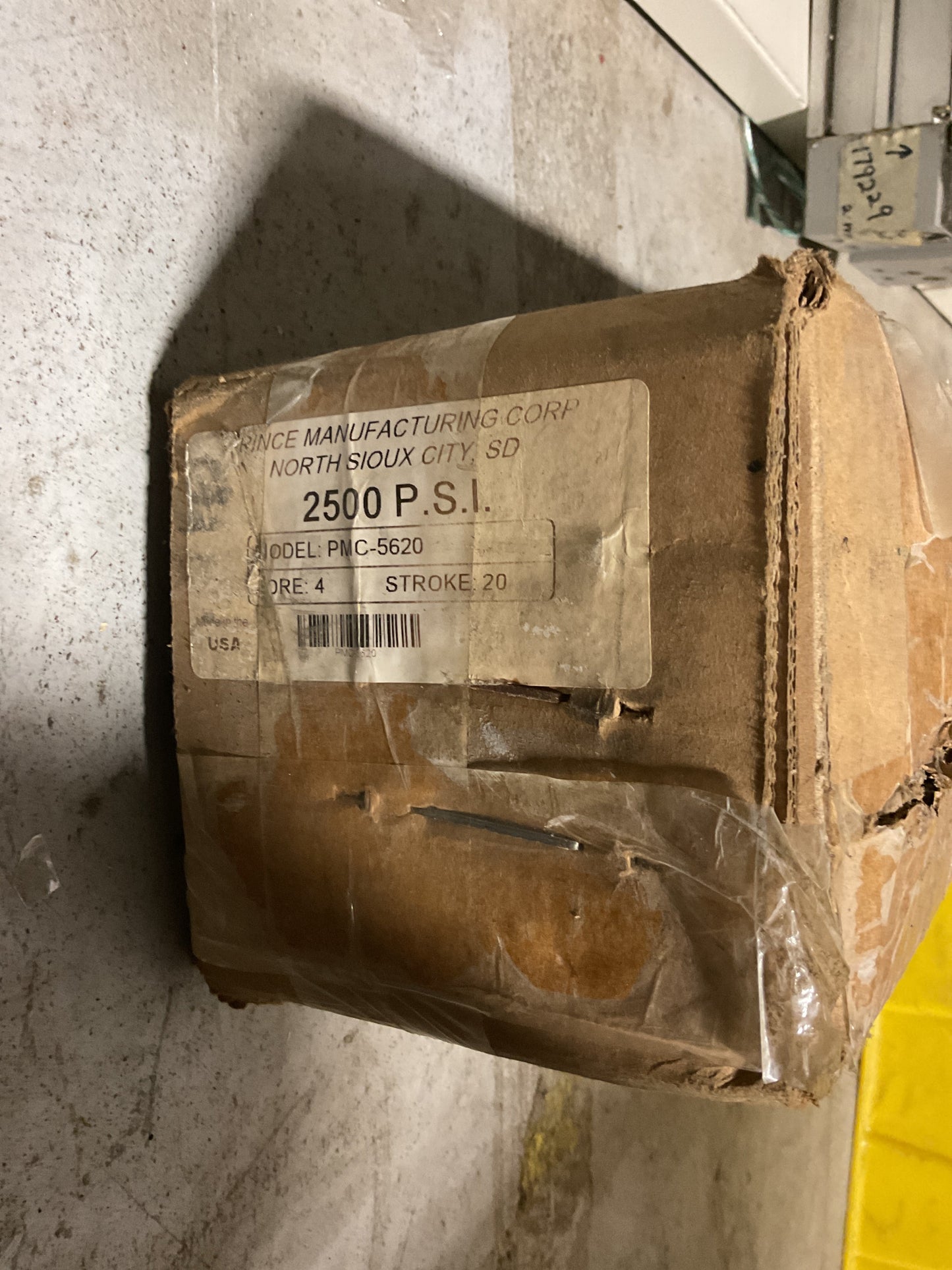 PRINCE MANUFACTURING WELDED HYDRAULIC CYLINDER 20 STROKE PMC-5620 - NEW