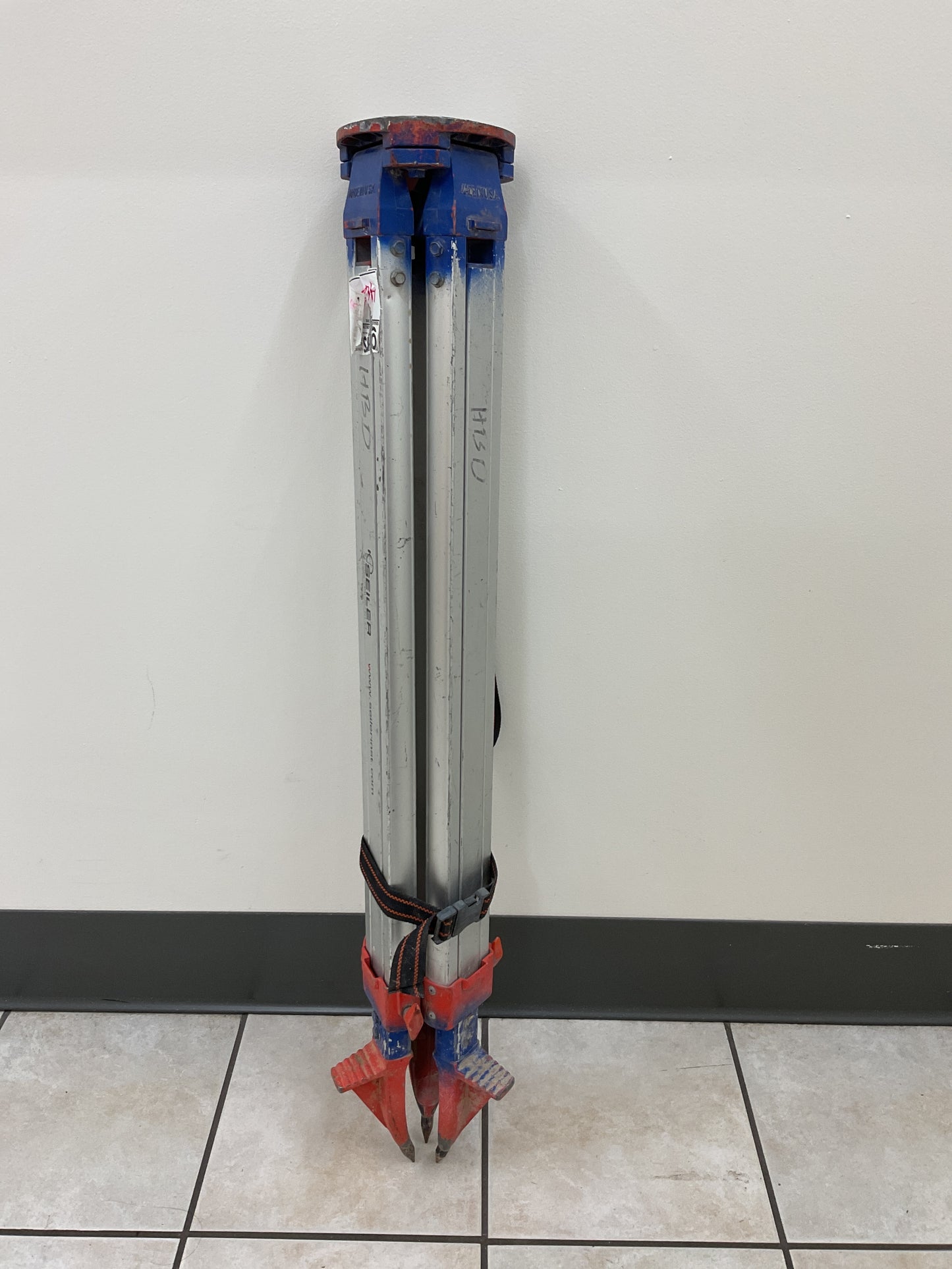SEILER ADJUSTABLE SURVEYER TRIPOD ALUMINUM -PREOWNED