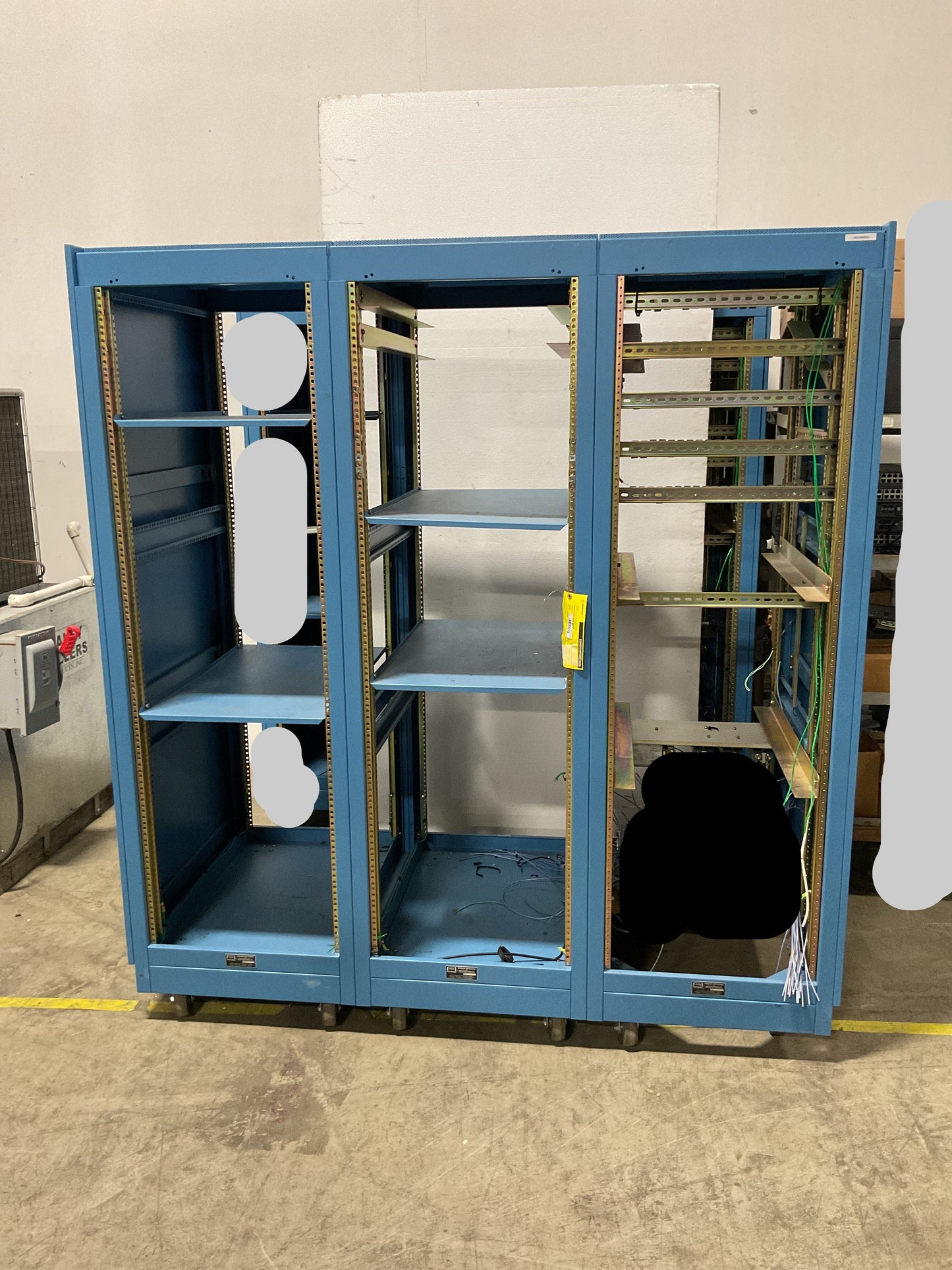 AMCO MODULAR ENCLOSURES 685041 3-BAY DATA CENTER RACK - PREOWNED
