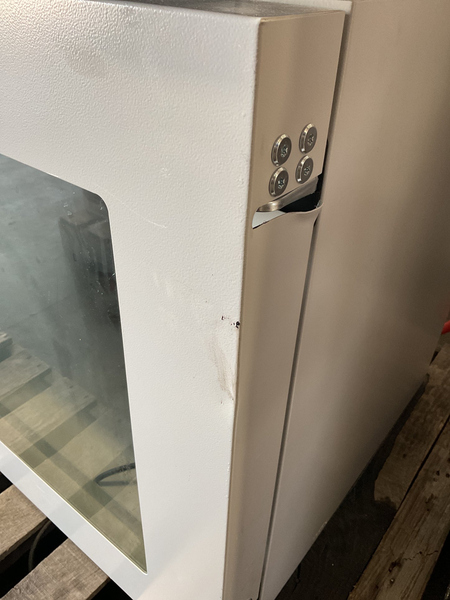 BINDER VACUUM OVEN VDL-115 -PREOWNED DAMAGED