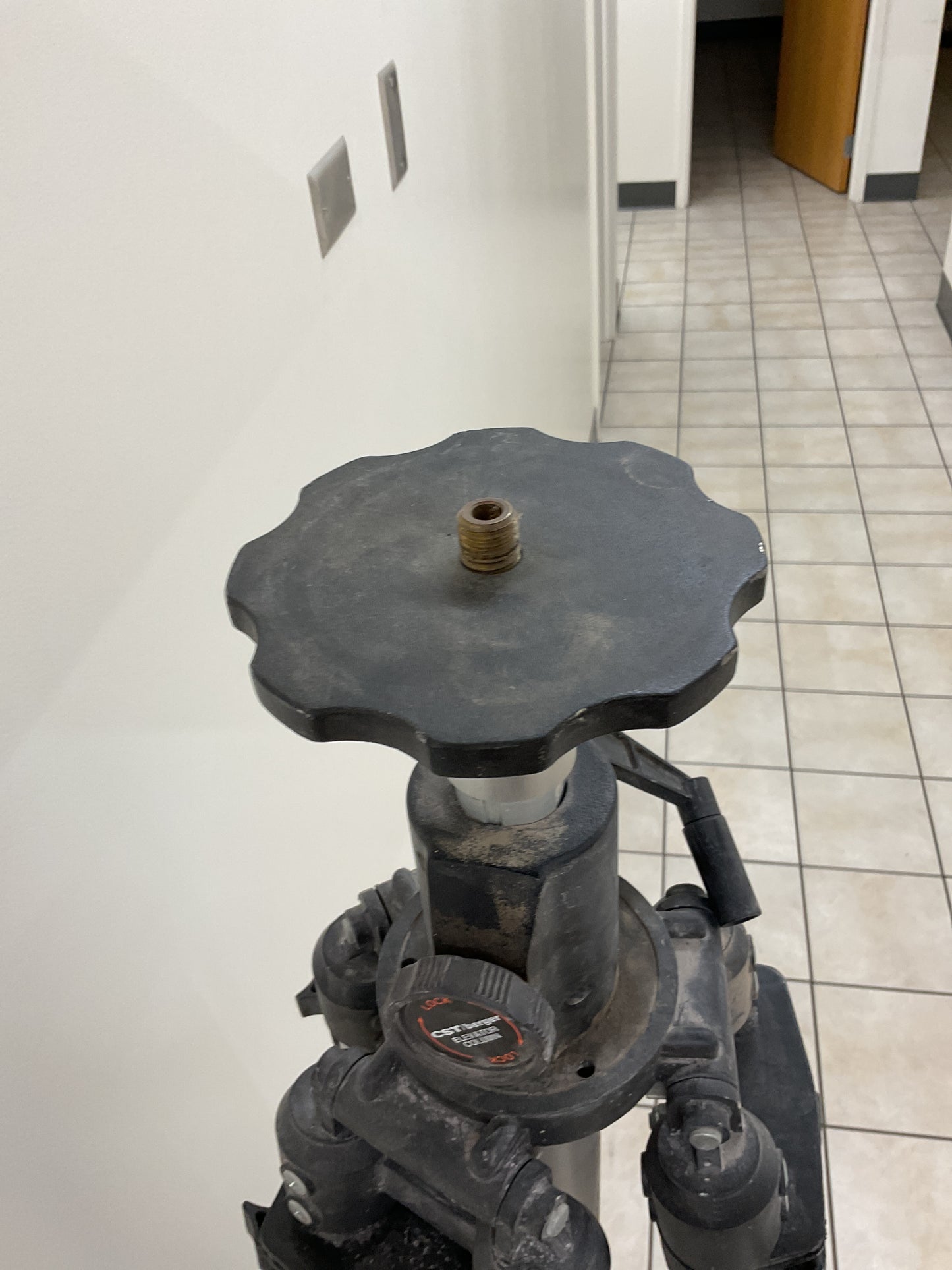 CST BERGER ELEVATOR COLUMN TRIPOD - PREOWNED
