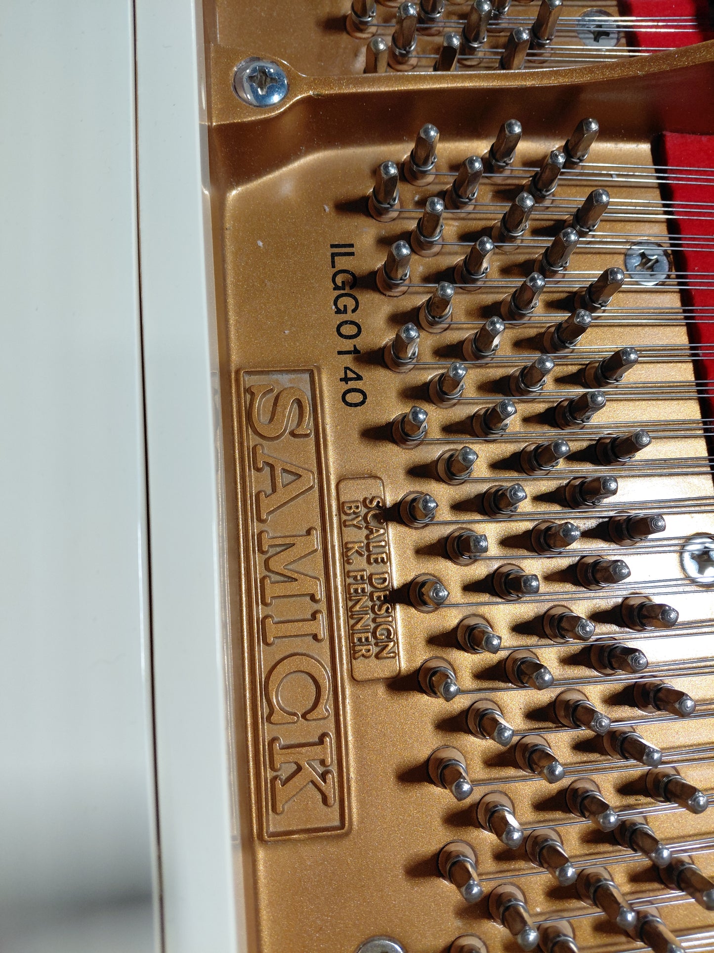 SAMICK BABY GRAND PIANO SG-155 CREAM/GOLD - PREOWNED