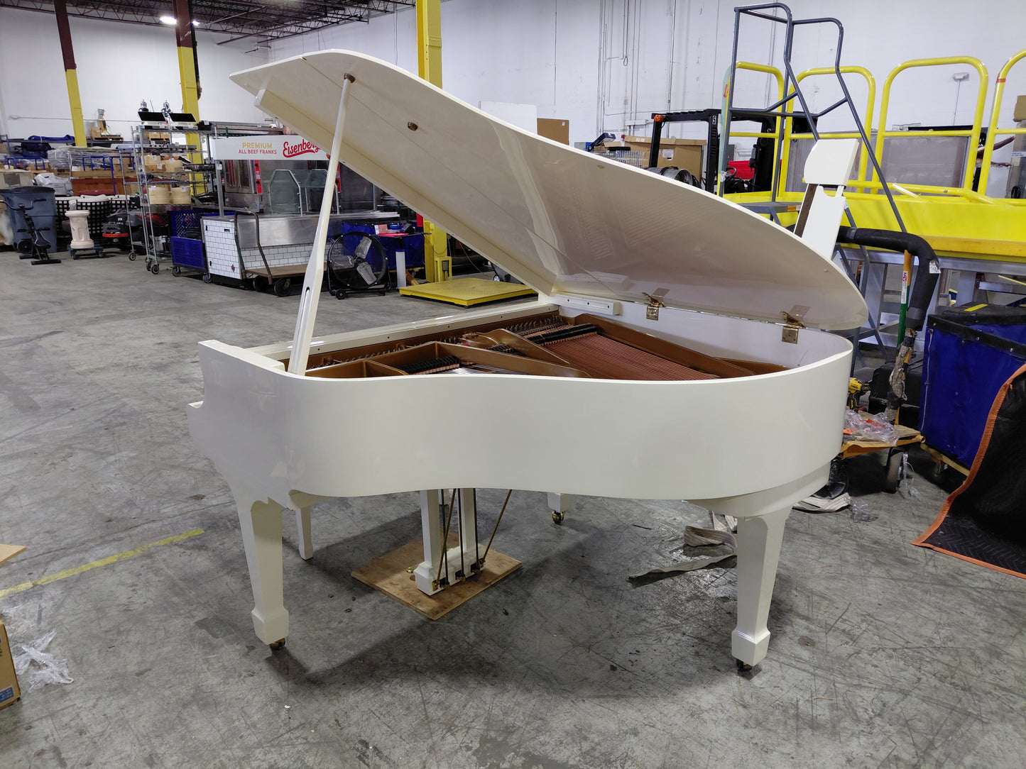 SAMICK BABY GRAND PIANO SG-155 CREAM/GOLD - PREOWNED