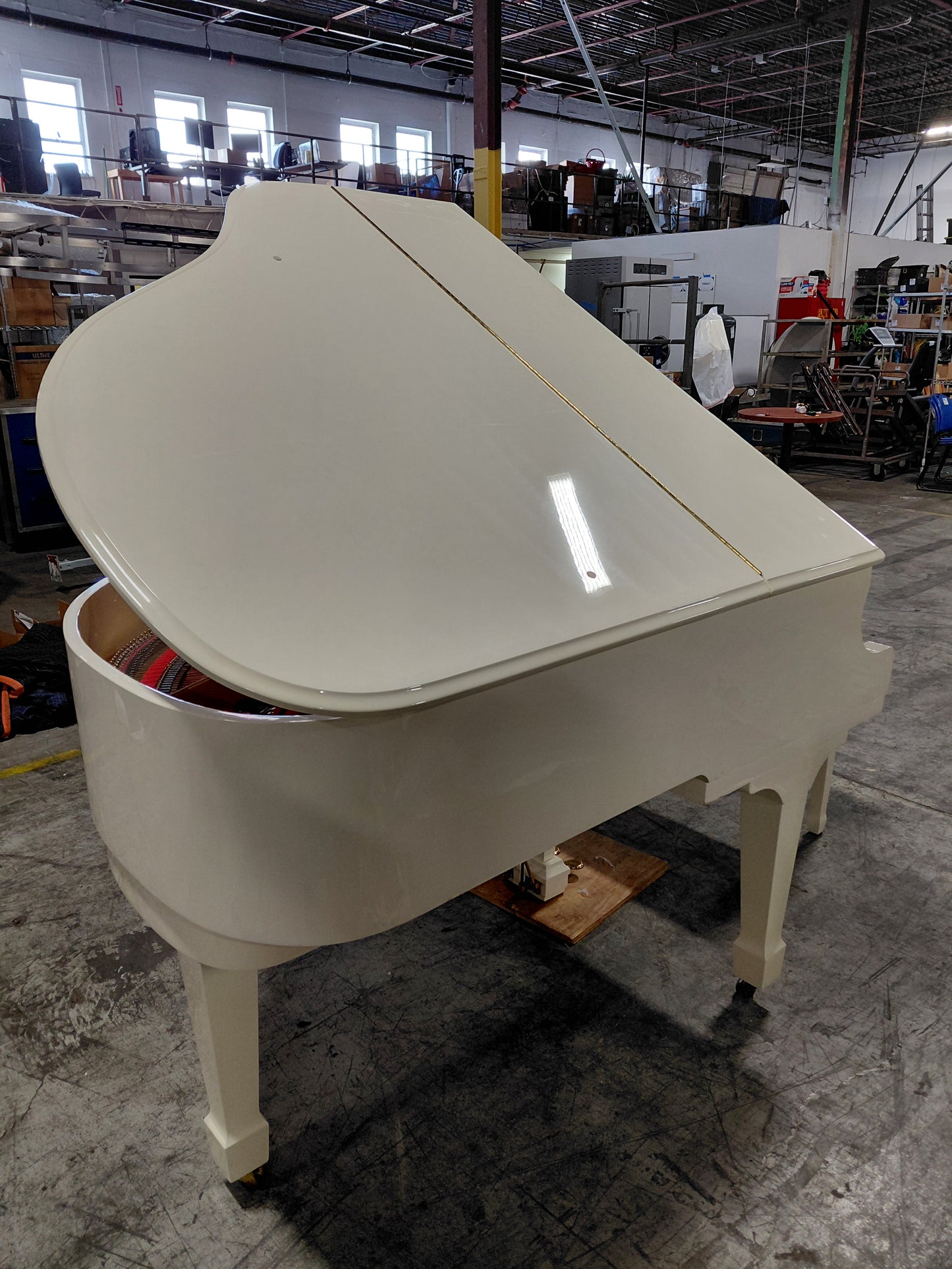 SAMICK BABY GRAND PIANO SG-155 CREAM/GOLD - PREOWNED