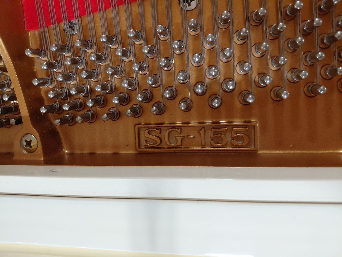 SAMICK BABY GRAND PIANO SG-155 CREAM/GOLD - PREOWNED