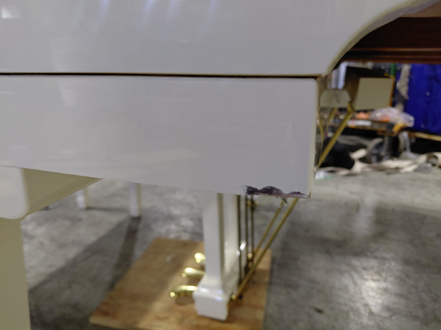SAMICK BABY GRAND PIANO SG-155 CREAM/GOLD - PREOWNED