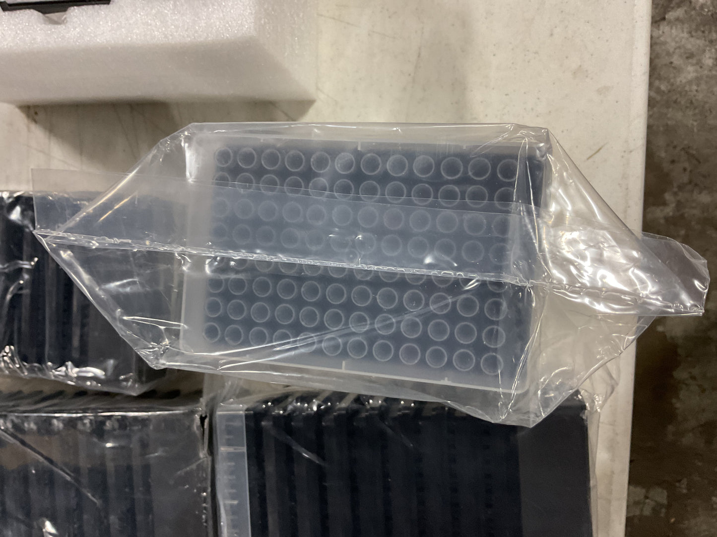 OPENTRONS LIQUID HANDLING PIPPETING ROBOT OT2 - NEW