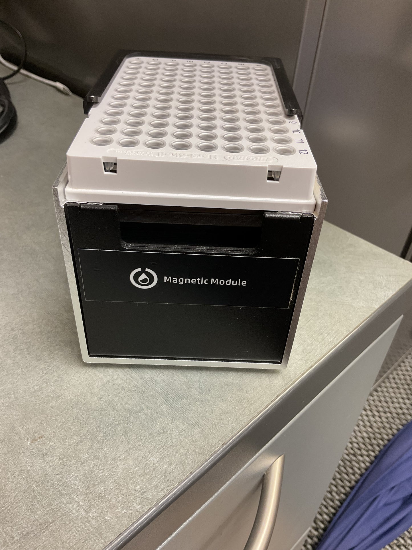 OPENTRONS LIQUID HANDLING PIPPETING ROBOT OT2 - NEW