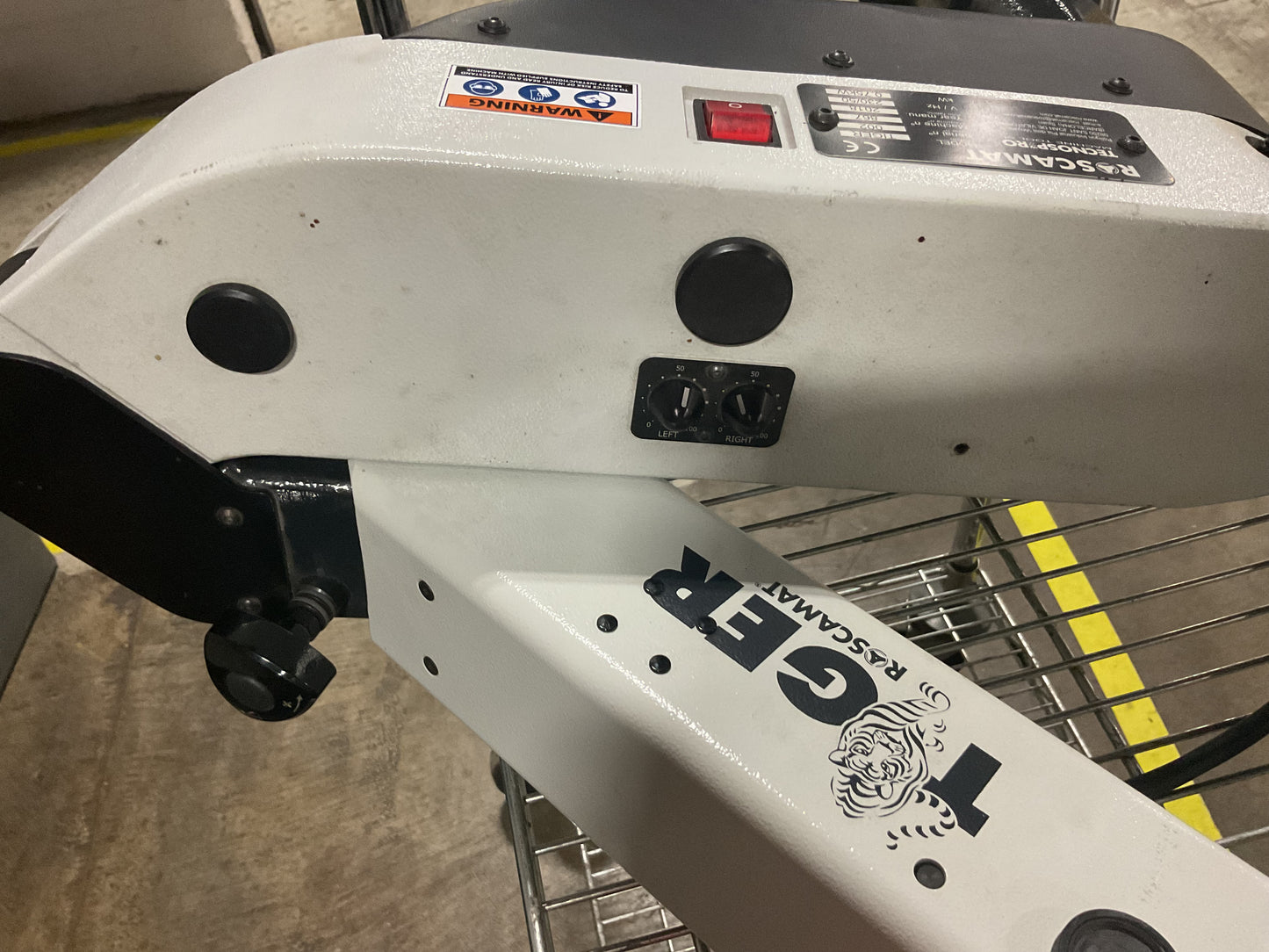 ROSCAMAT TIGER ELECTRIC TAPPING ARM MACHINE W/CHUCKS - PREOWNED