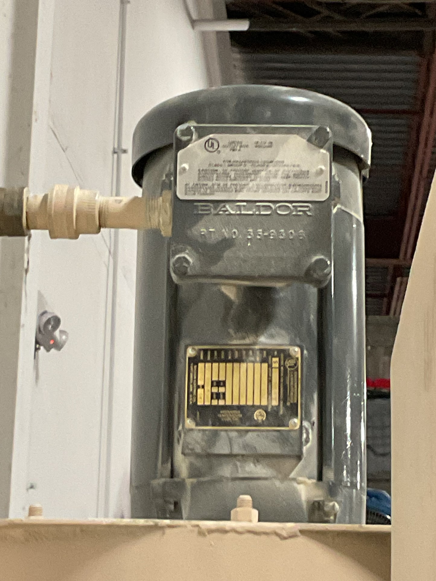 ABRASIVE BLAST SYSTEMS CABINET MACHINE 370501 - PREOWNED