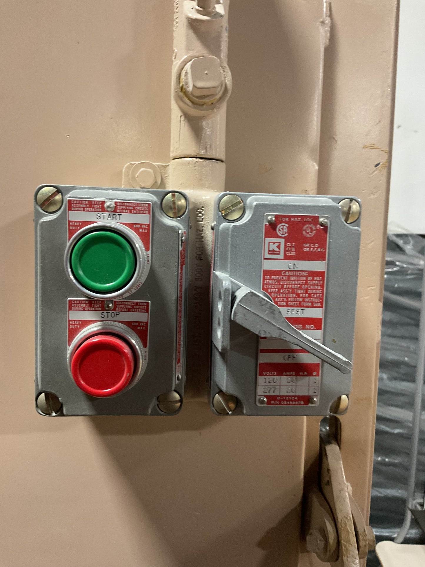 ABRASIVE BLAST SYSTEMS CABINET MACHINE 370501 - PREOWNED