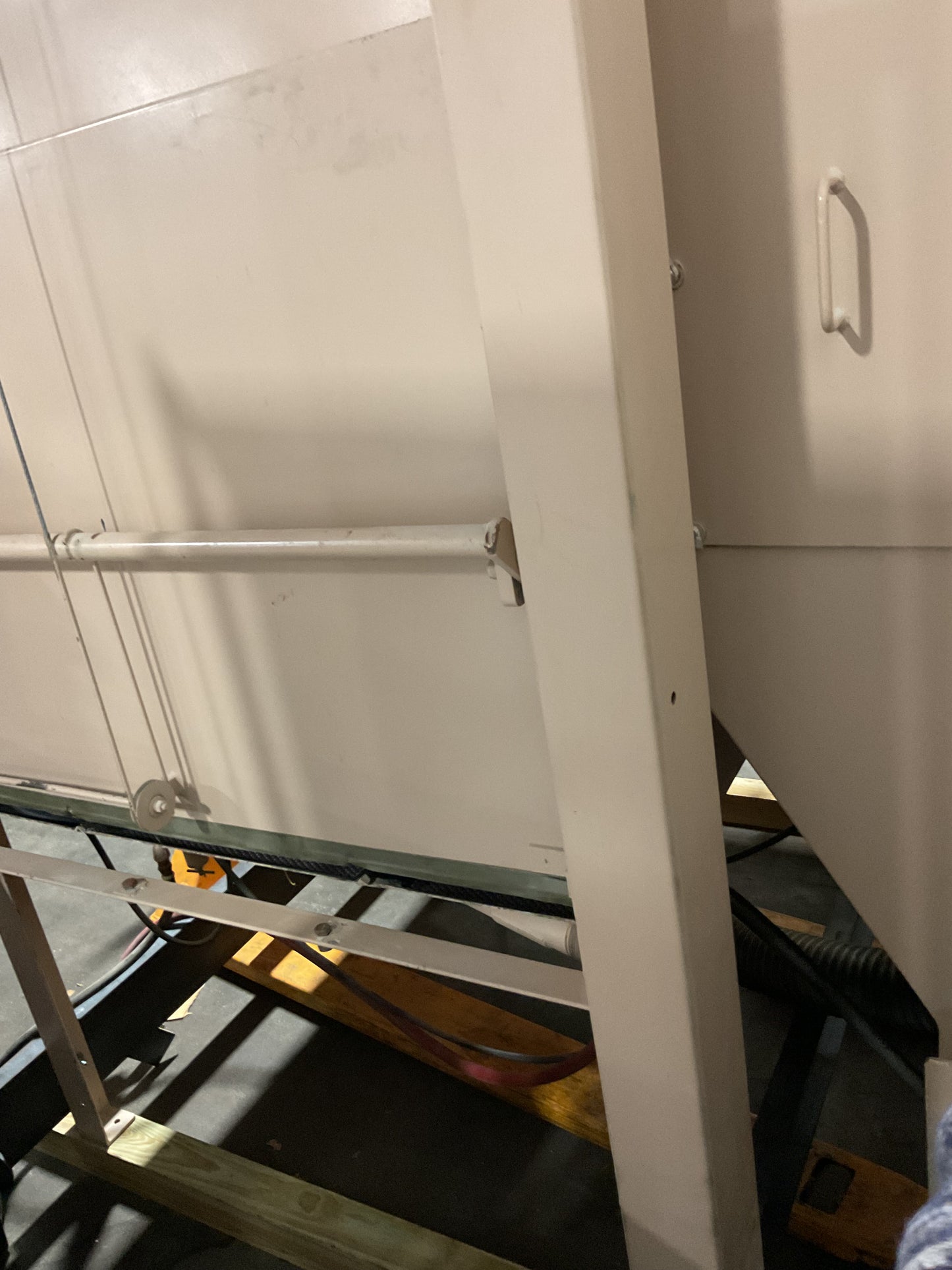 ABRASIVE BLAST SYSTEMS CABINET MACHINE 370501 - PREOWNED