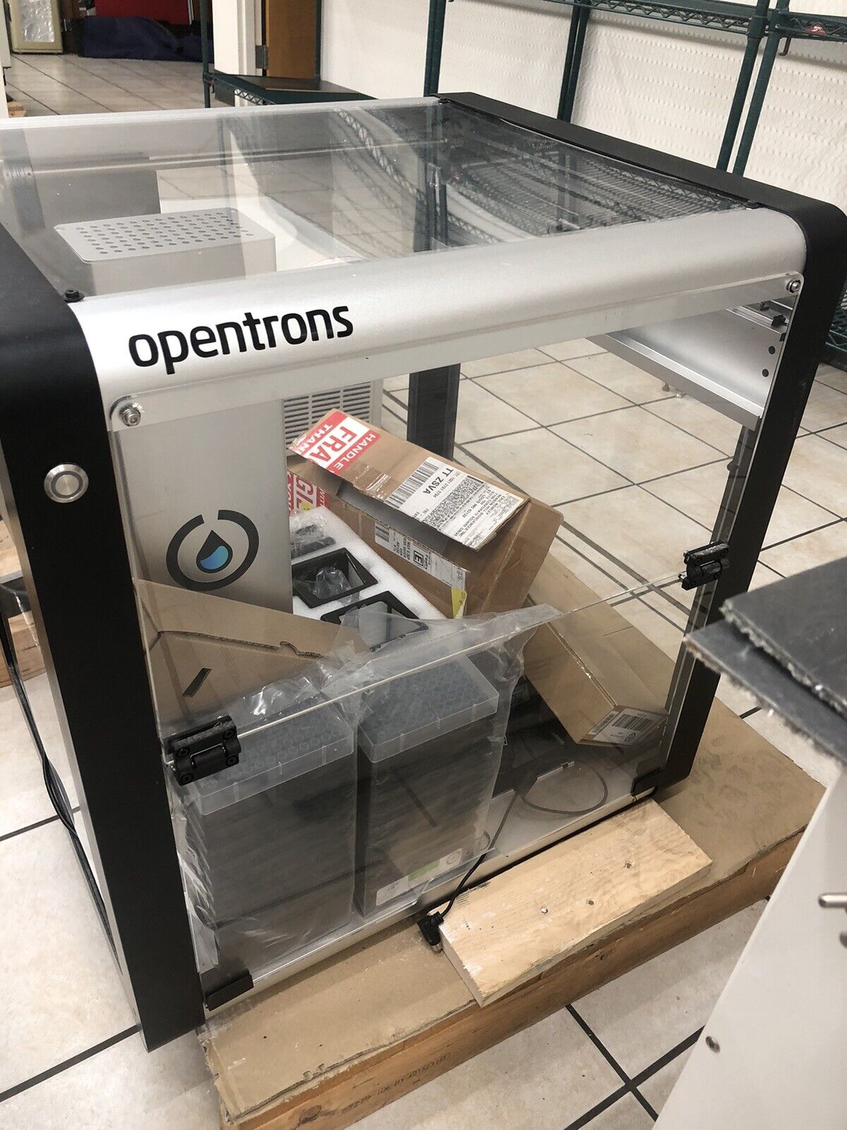 OPENTRONS LIQUID HANDLING PIPPETING ROBOT OT2 - NEW