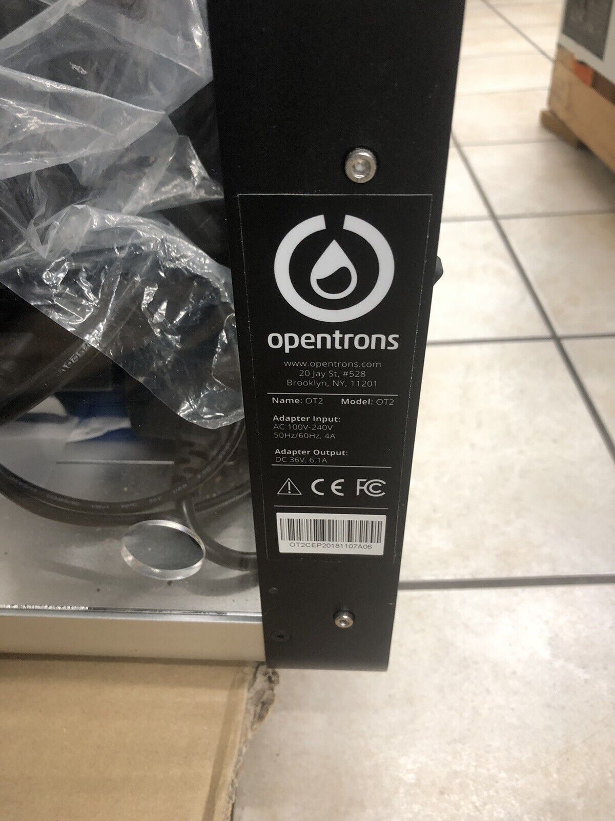 OPENTRONS LIQUID HANDLING PIPPETING ROBOT OT2 - NEW