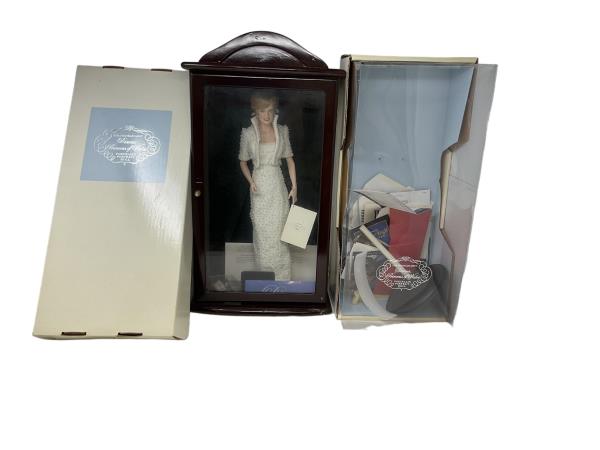 FRANKLIN MINT DIANA, PRINCESS OF WALES PORCELAIN DOLL W/CASE -PREOWNED