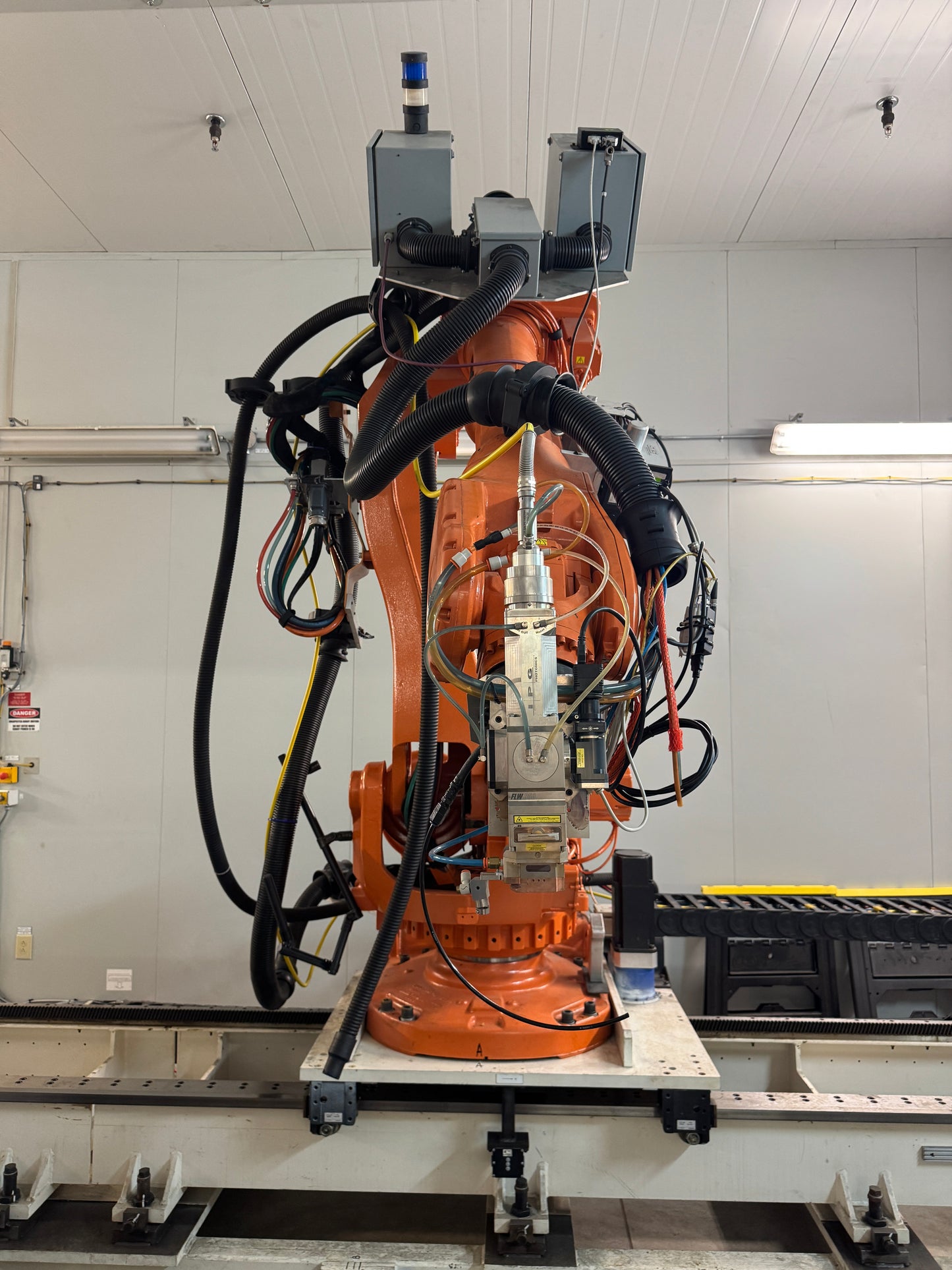 ABB LASER WELDING ROBOT SYSTEM IRB-6600-M-2004 + IPG LASER YLS-15000 -