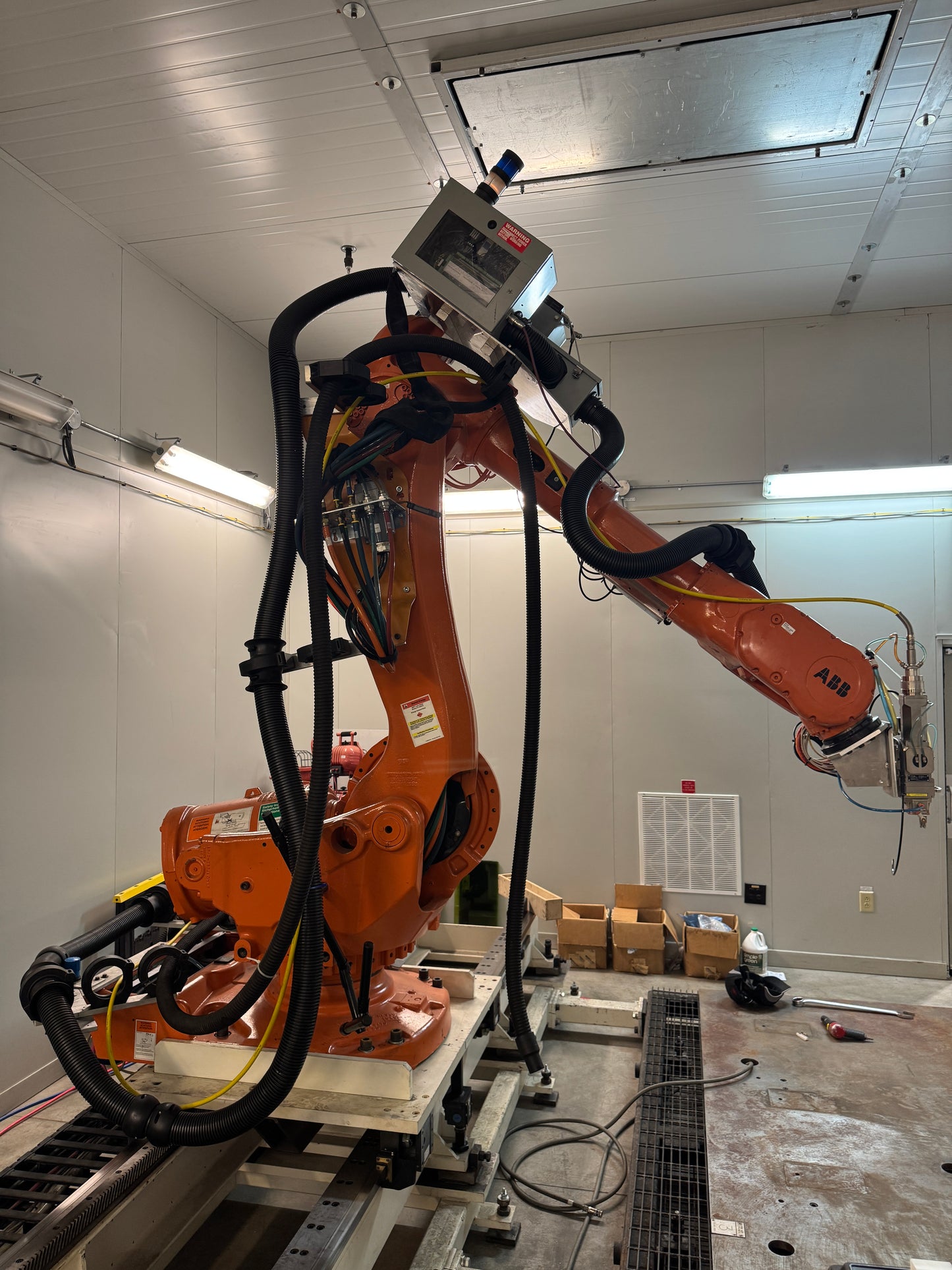 ABB LASER WELDING ROBOT SYSTEM IRB-6600-M-2004 + IPG LASER YLS-15000 -