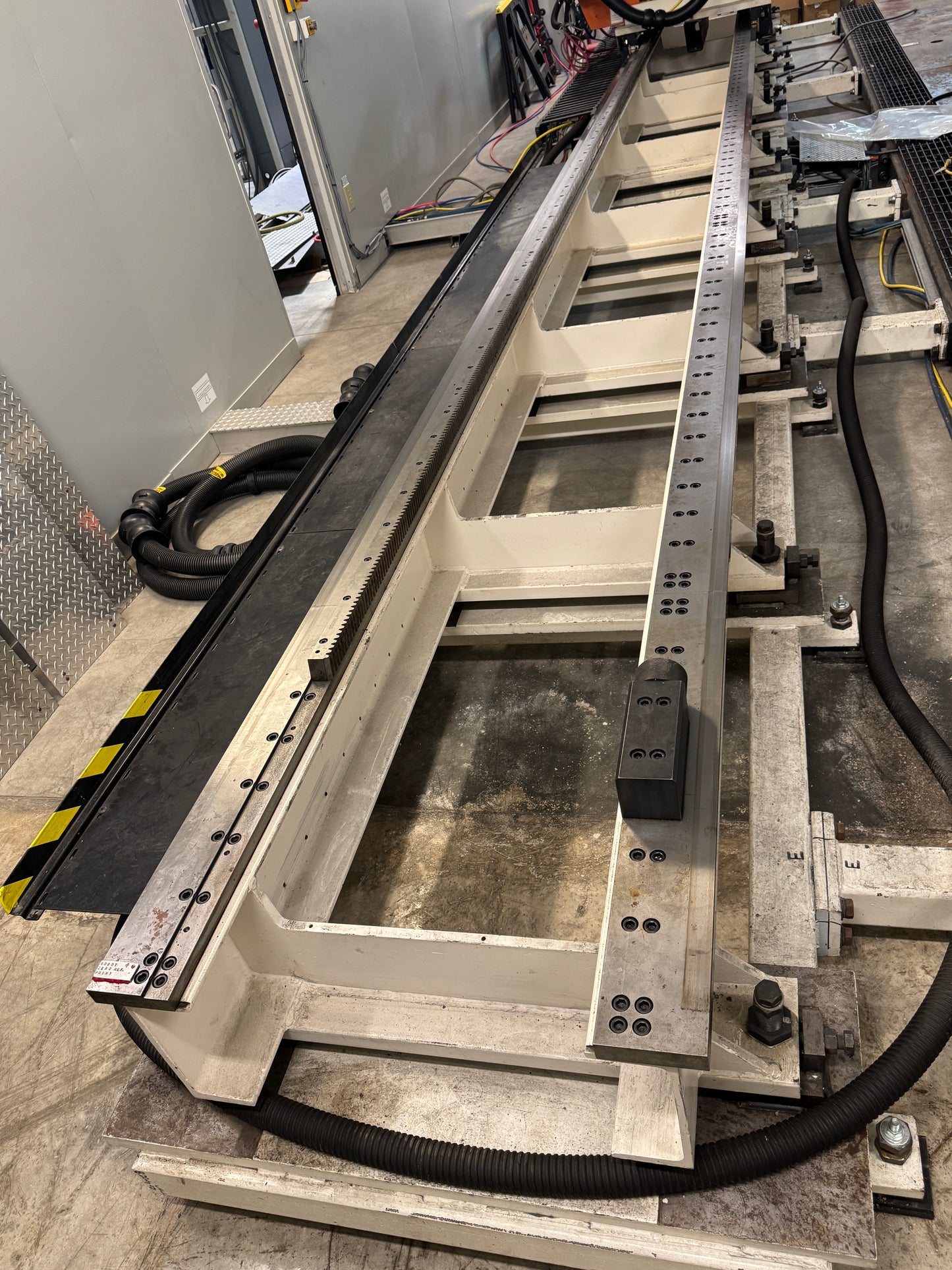 ABB LASER WELDING ROBOT SYSTEM IRB-6600-M-2004 + IPG LASER YLS-15000 -