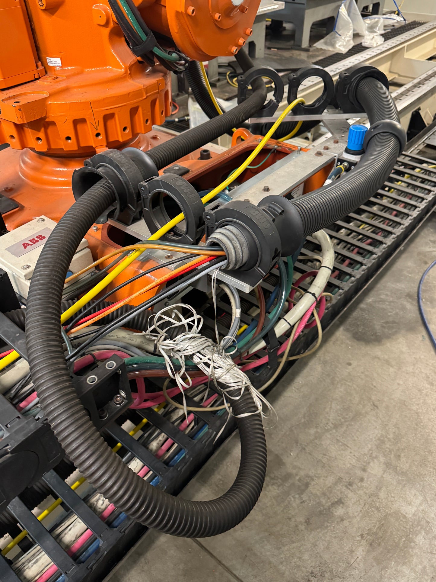 ABB LASER WELDING ROBOT SYSTEM IRB-6600-M-2004 + IPG LASER YLS-15000 -