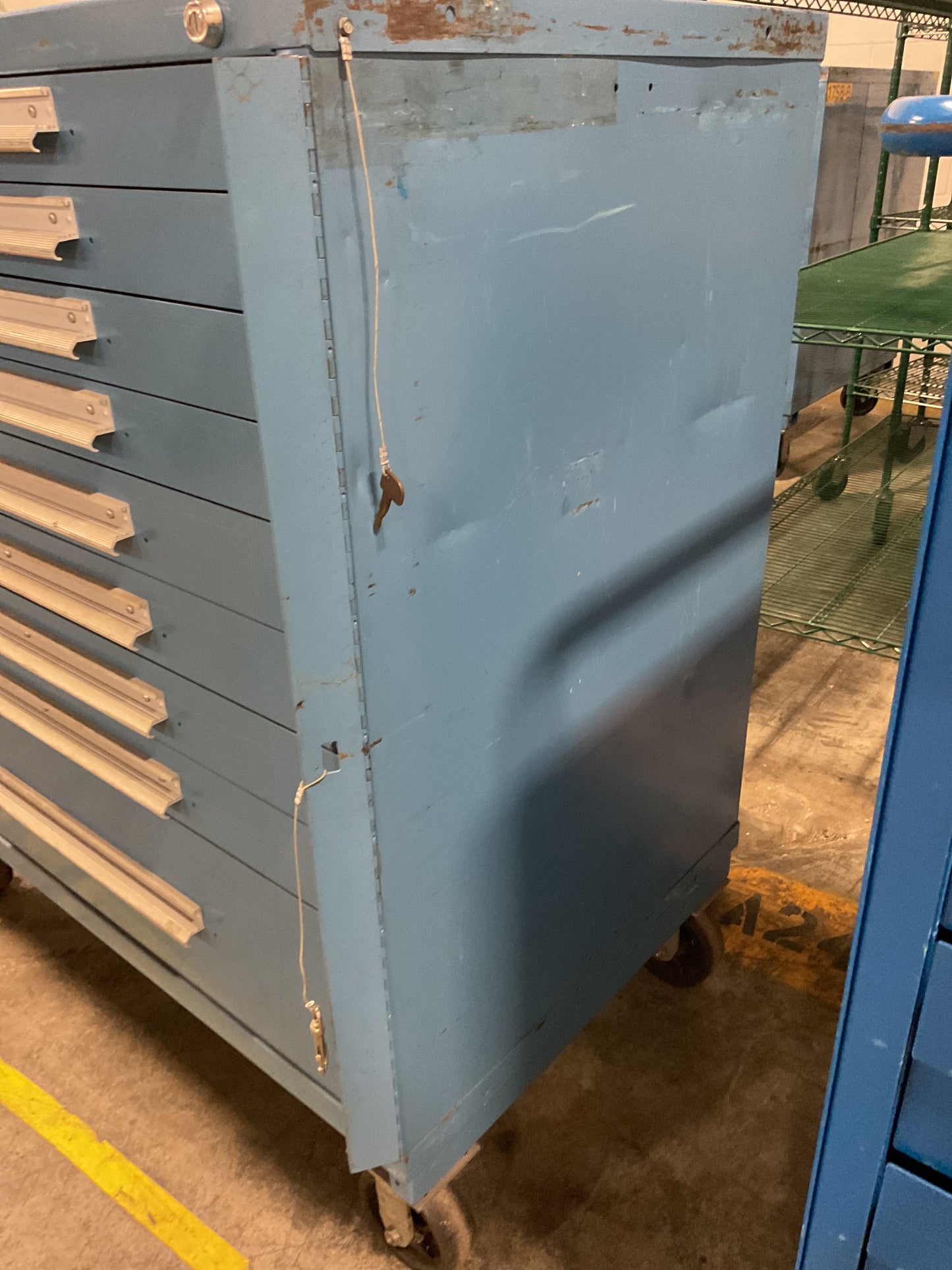 LYON WHEELED STORAGE CABINET TOOL BOX 9-DRAWER 45 X 28 X 50 STEEL BLUE USED 61